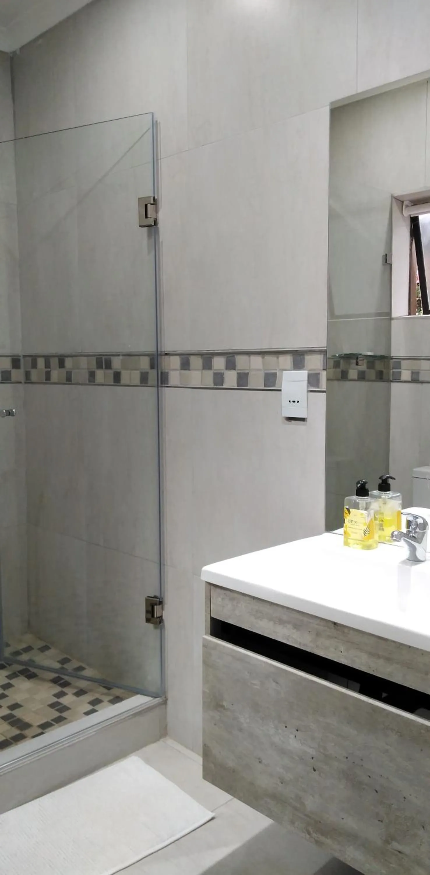 Shower in Heroes Garden Lodge