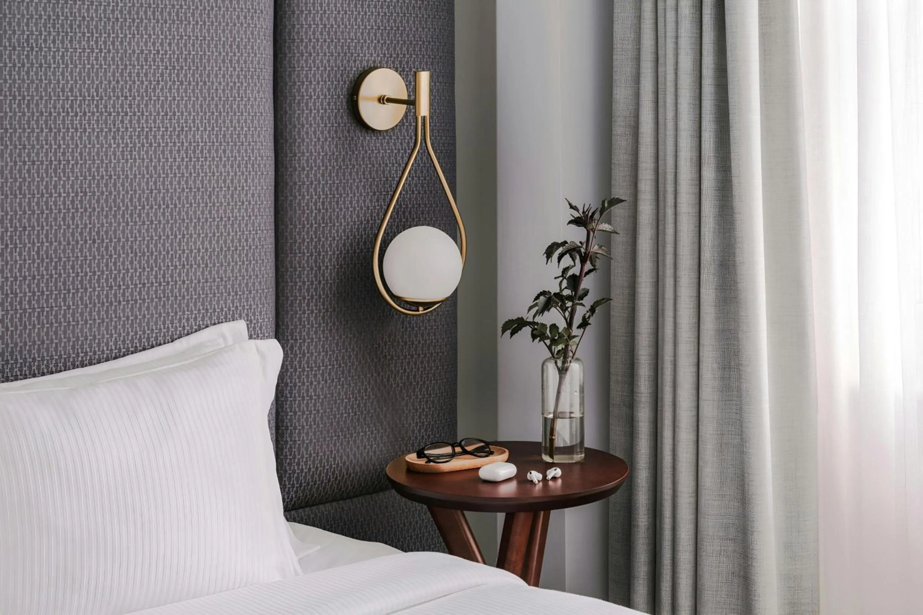 Bedroom, Bed in The Henry Hotel Bayswater, Sonder by Marriott Bonvoy
