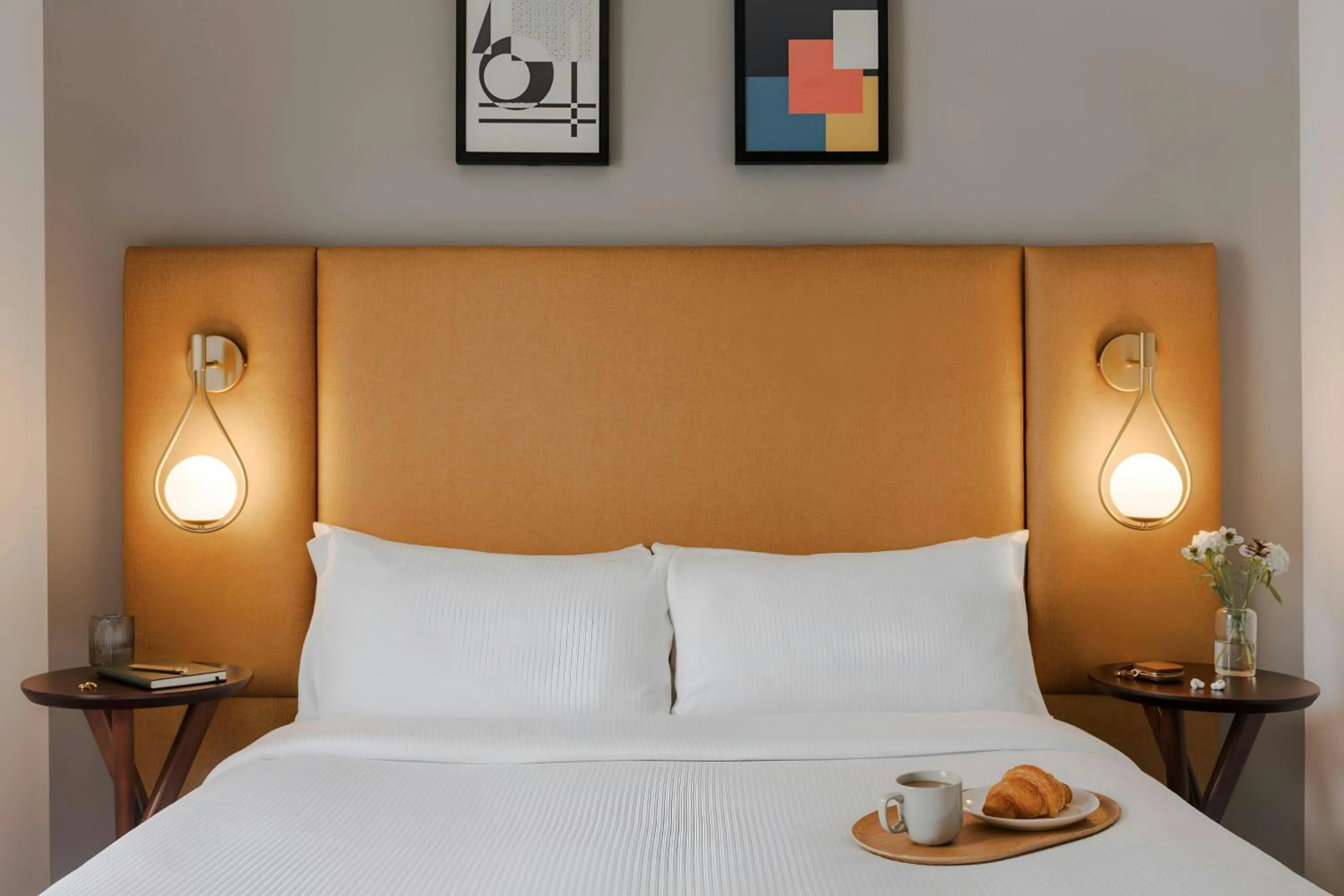 Bedroom, Bed in The Henry Hotel Bayswater, Sonder by Marriott Bonvoy