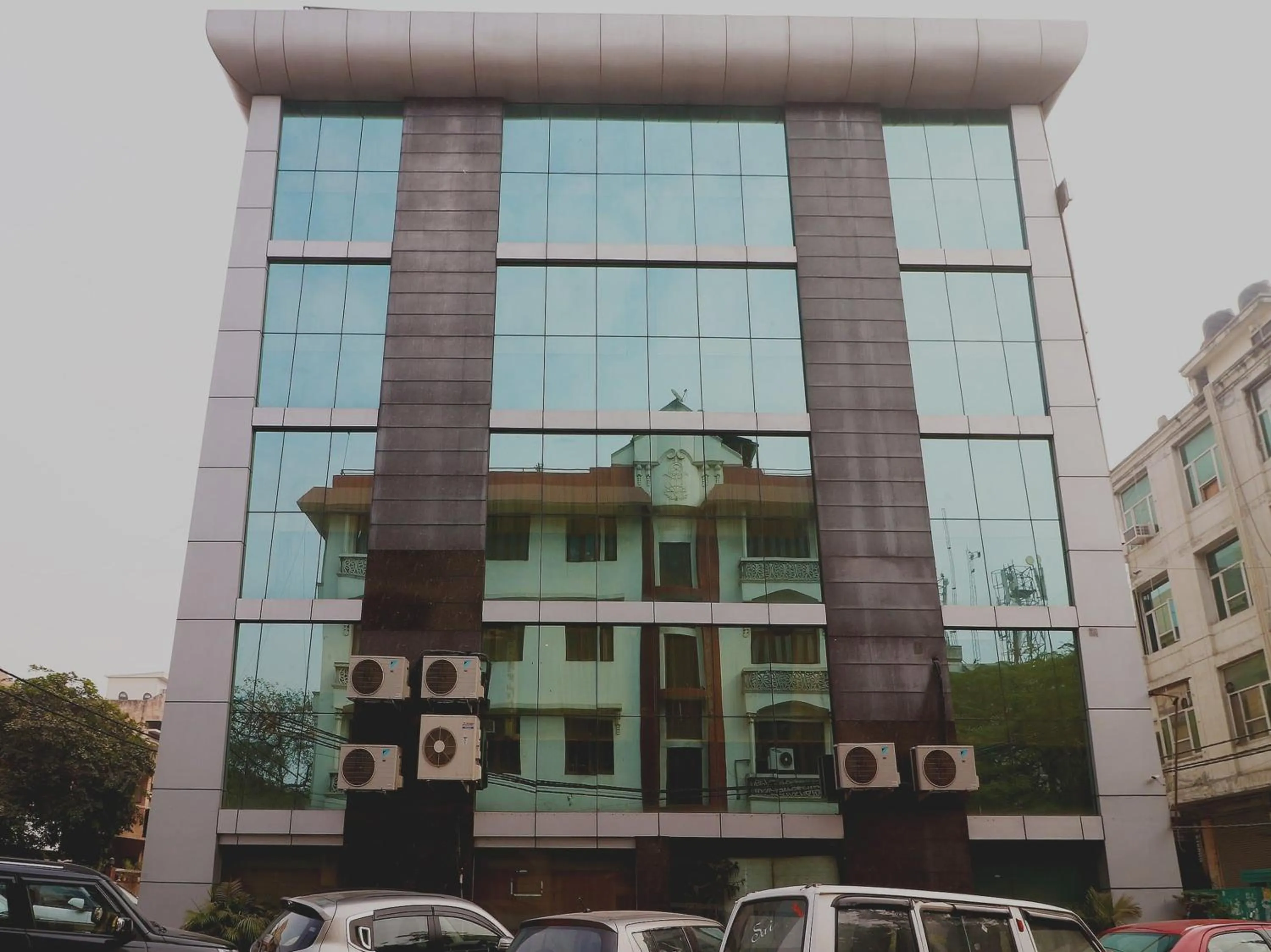 Facade/entrance in Collection O Ramhan