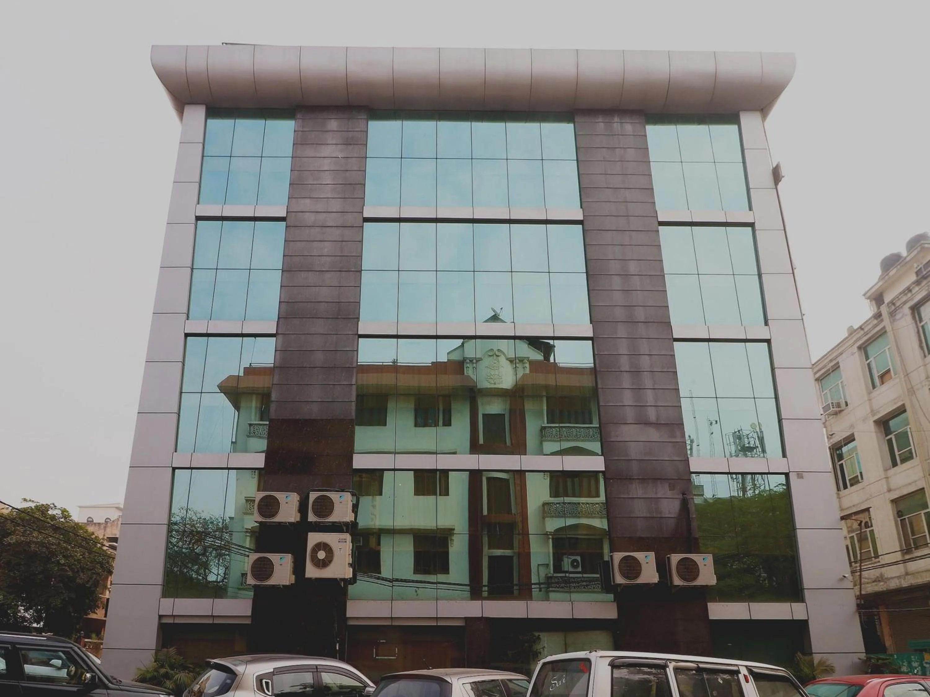 Facade/entrance in Collection O Ramhan