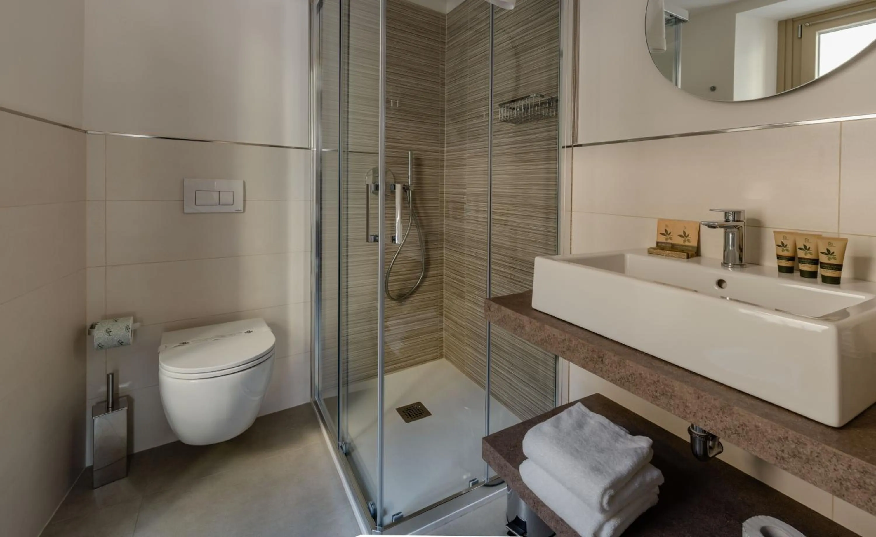 Bathroom in Hotel Du Lac Gardone Riviera