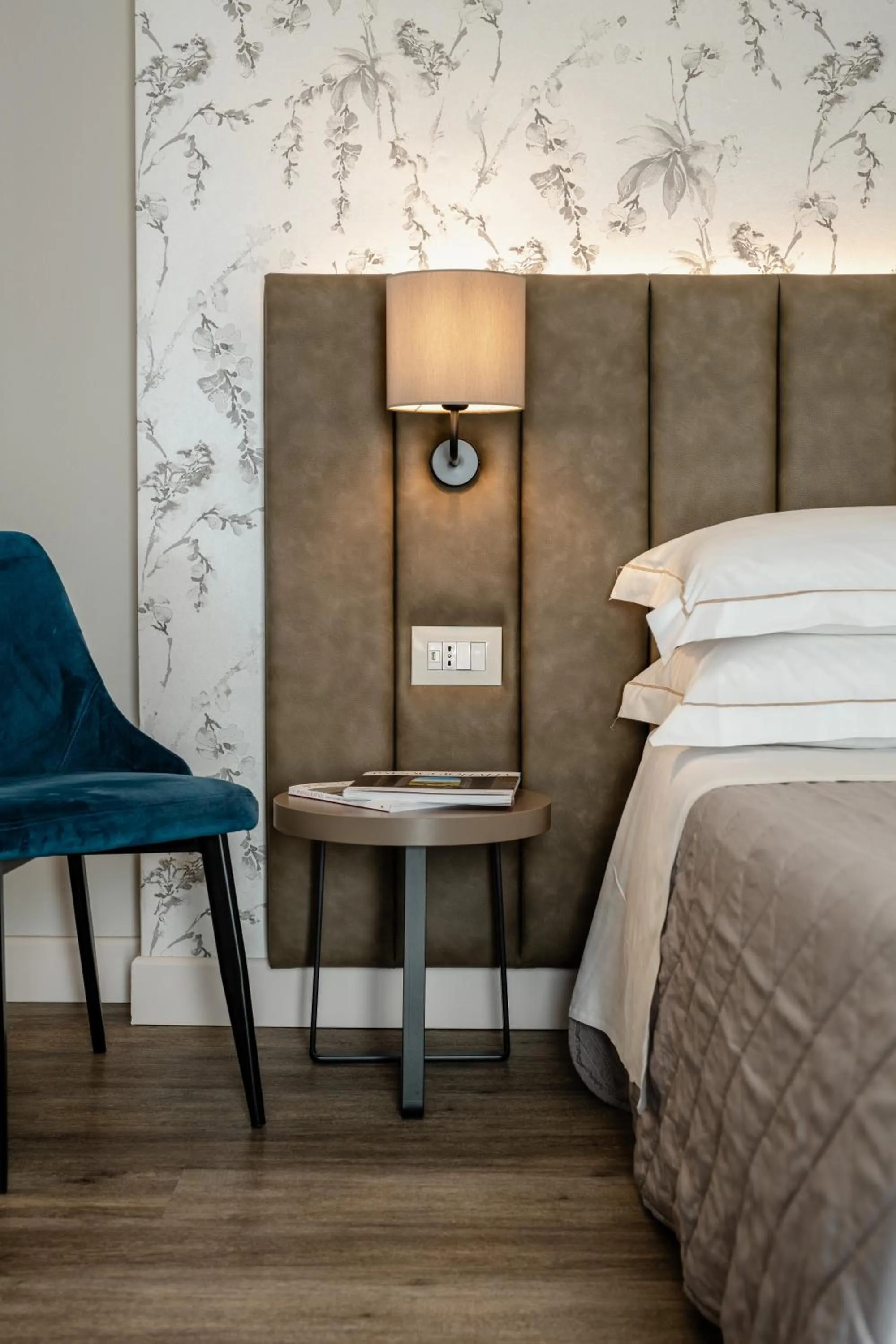 Bedroom, Bed in Hotel Du Lac Gardone Riviera