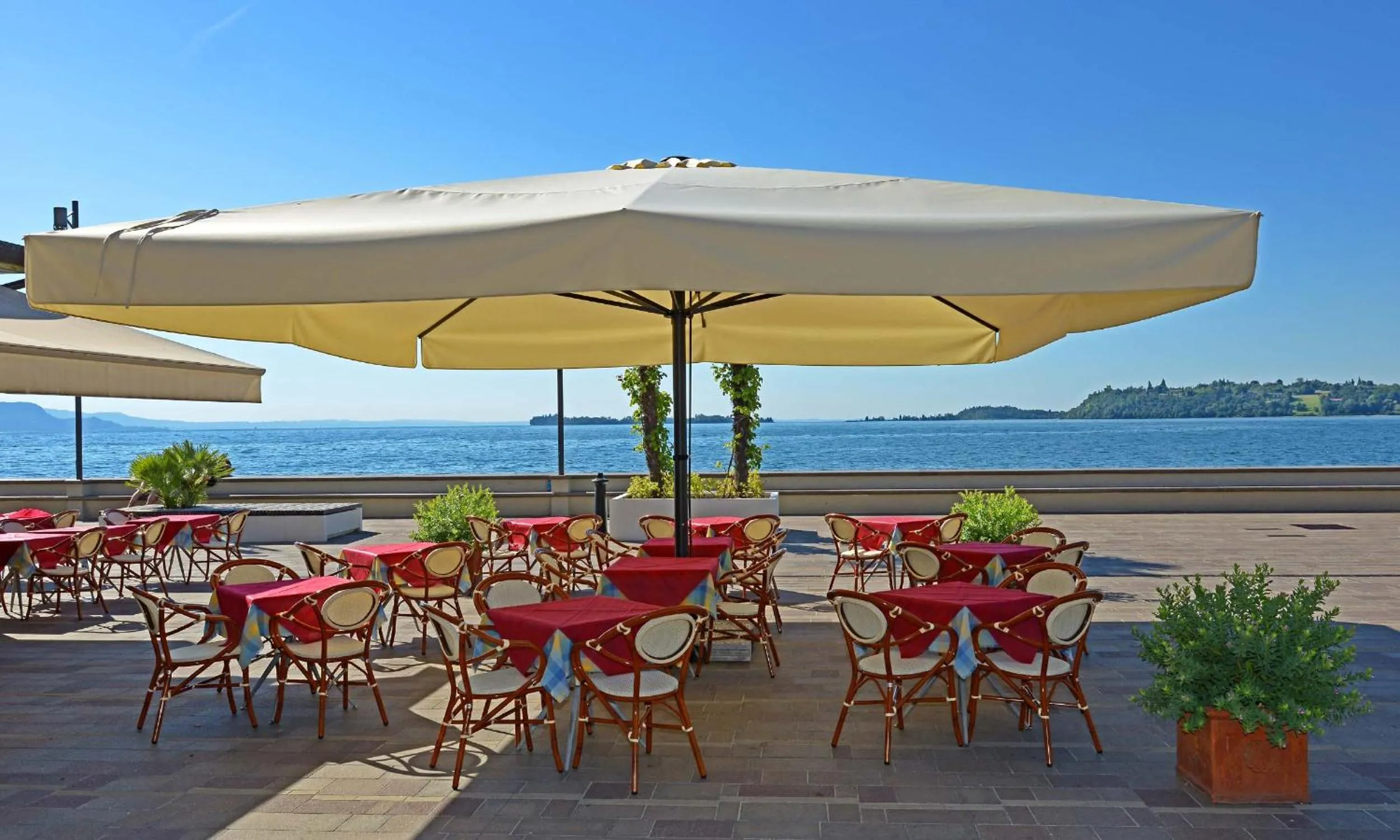 Restaurant/places to eat in Hotel Du Lac Gardone Riviera