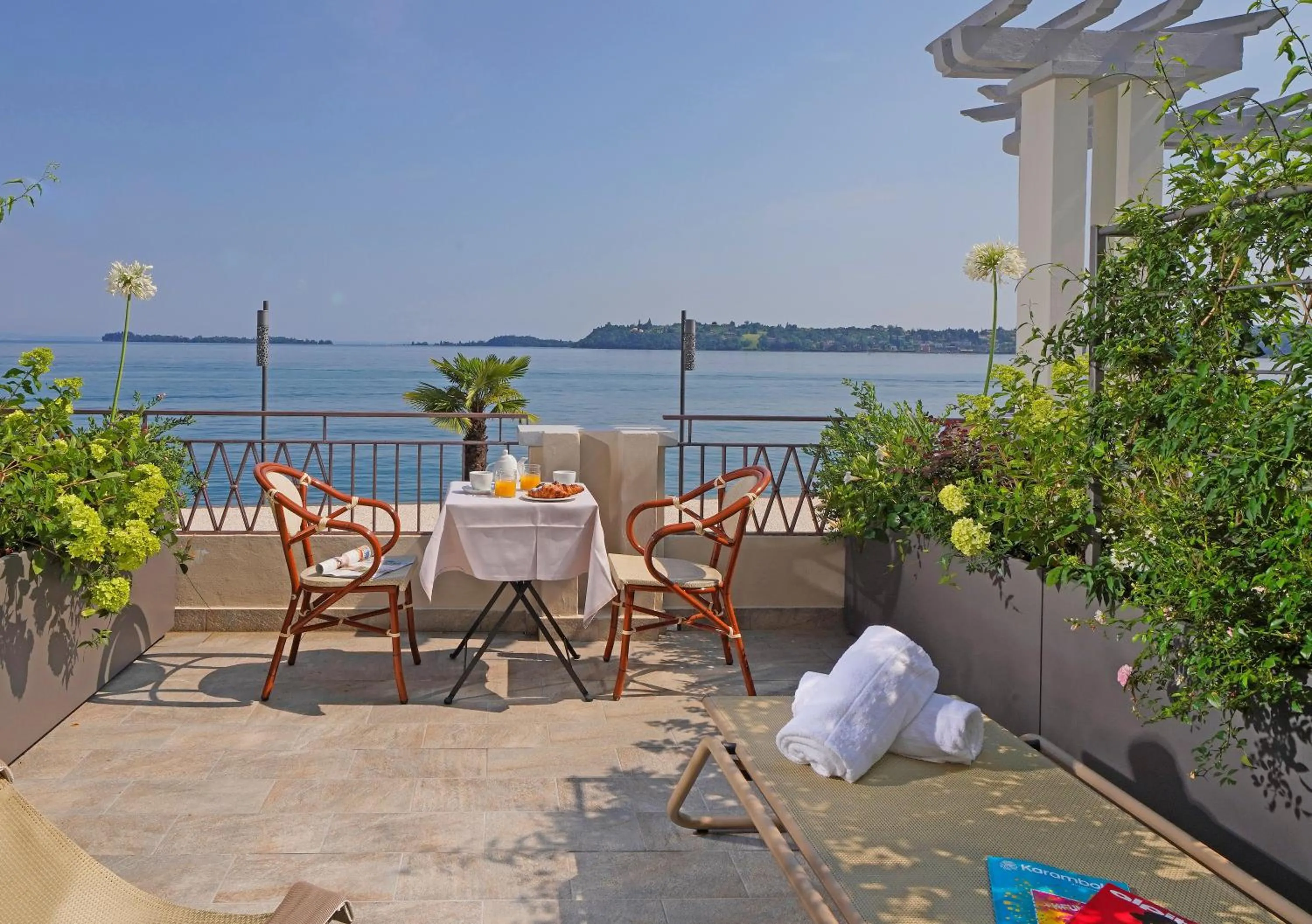 Balcony/Terrace in Hotel Du Lac Gardone Riviera