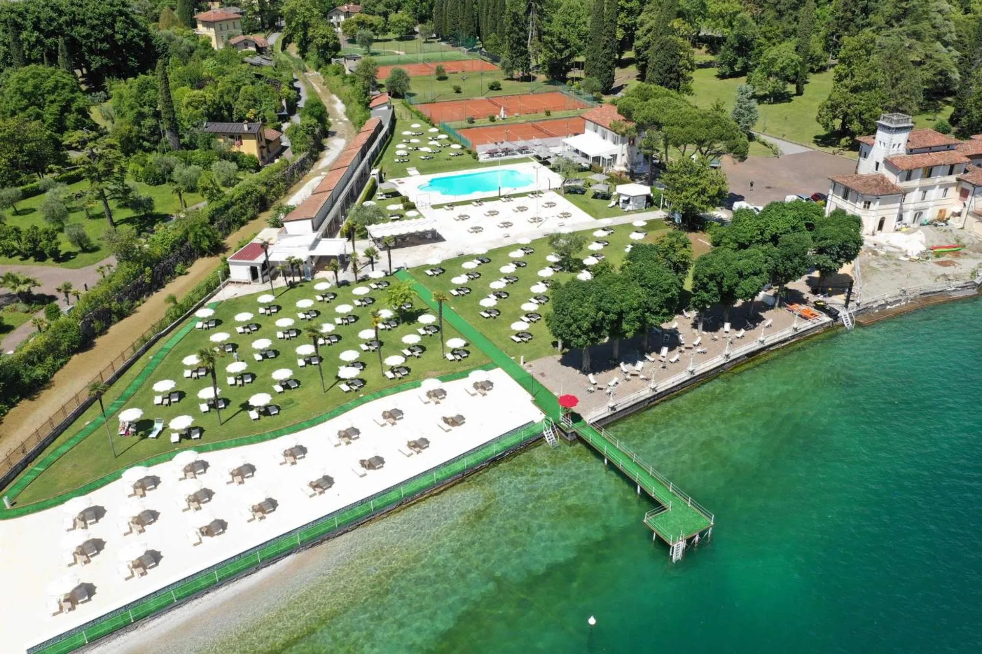 Beach in Hotel Du Lac Gardone Riviera