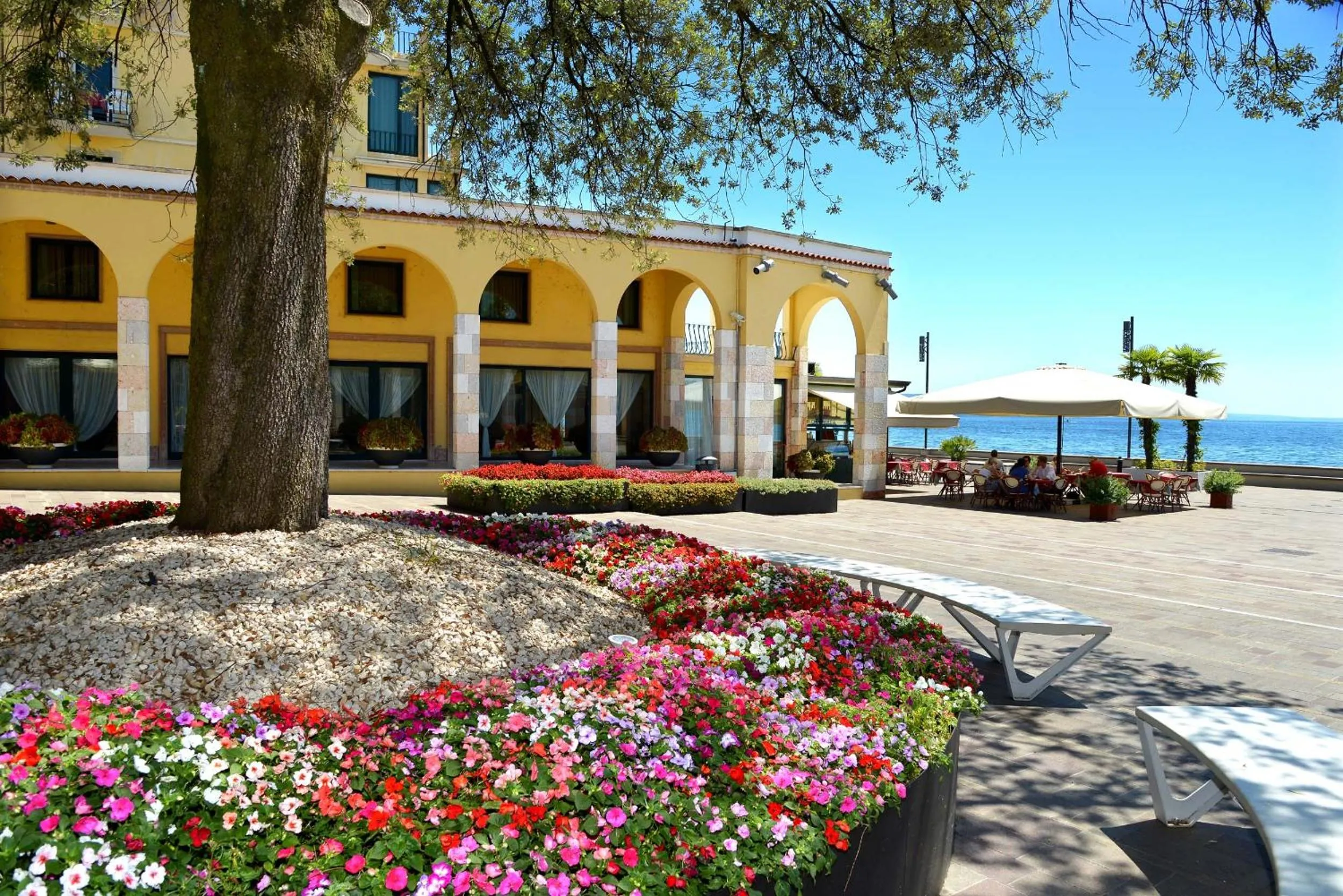 Property building in Hotel Du Lac Gardone Riviera