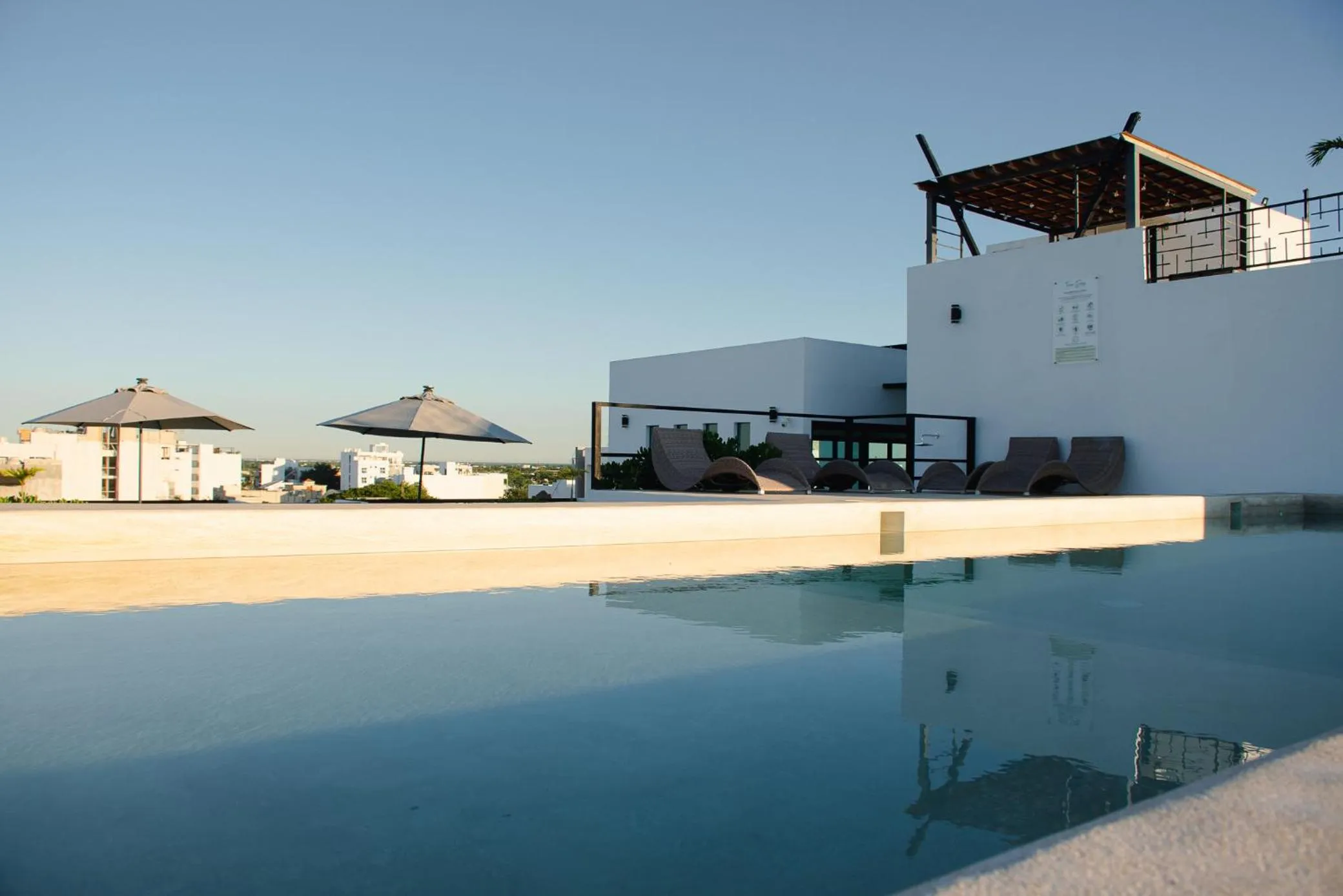 Swimming pool in Torre Diez by Grupo Amber