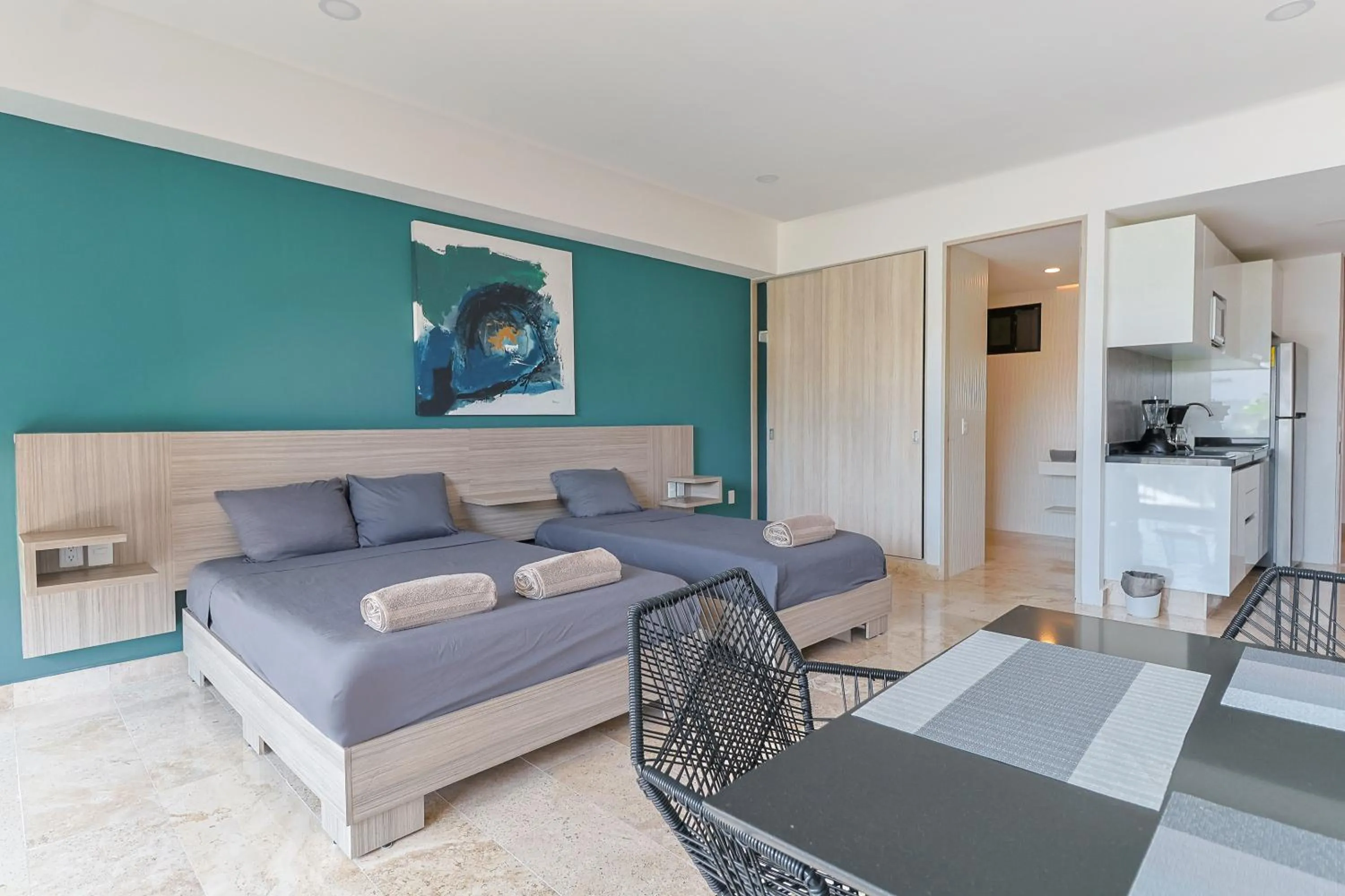 Photo of the whole room in Torre Diez by Grupo Amber