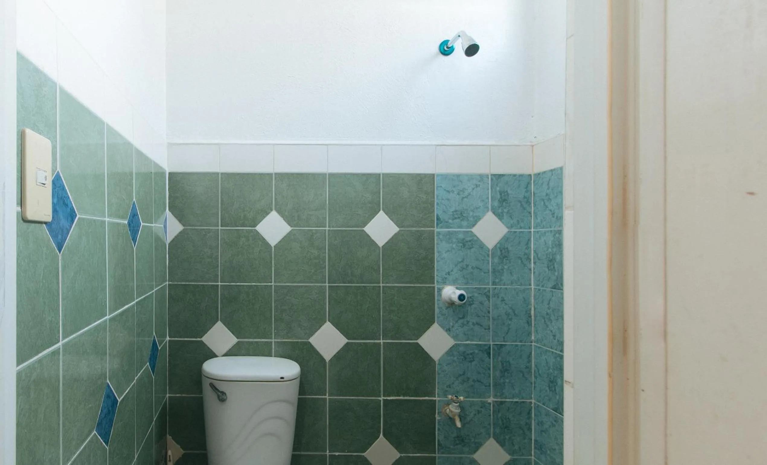 Bathroom in RedDoorz at Amora Villa Apartelle