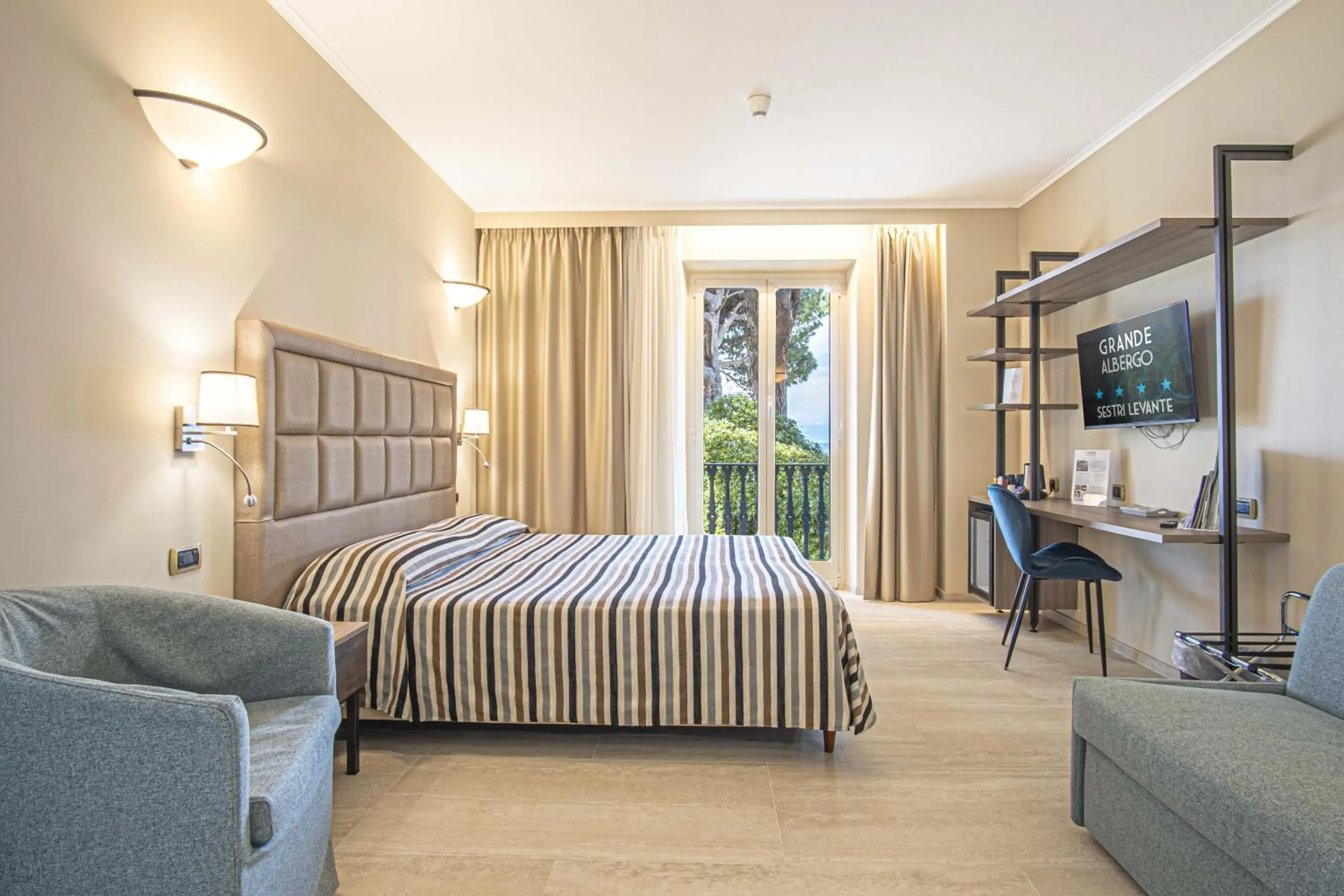 Junior Suite with Sea View in Grande Albergo Junior Suite with Sea View in Grande Albergo