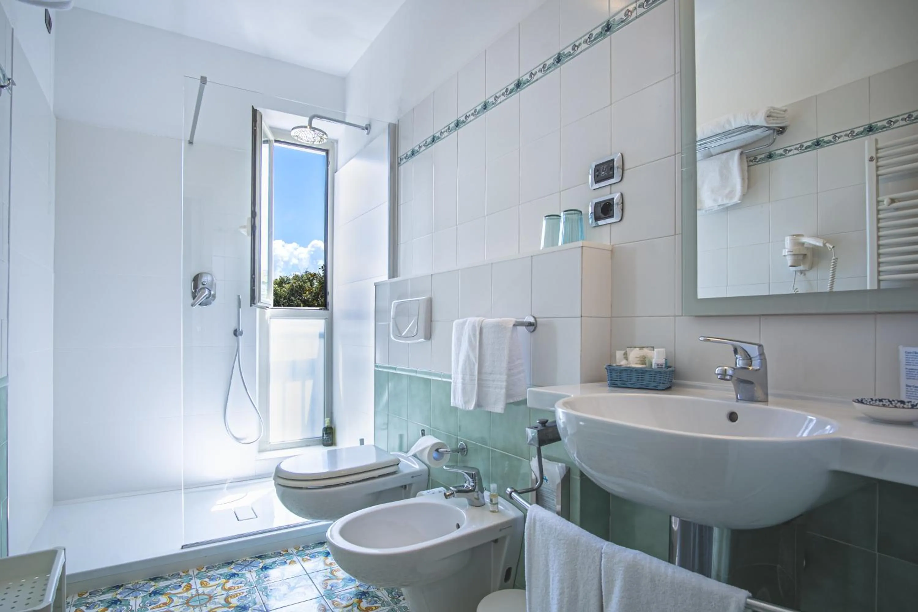 Shower in Grande Albergo