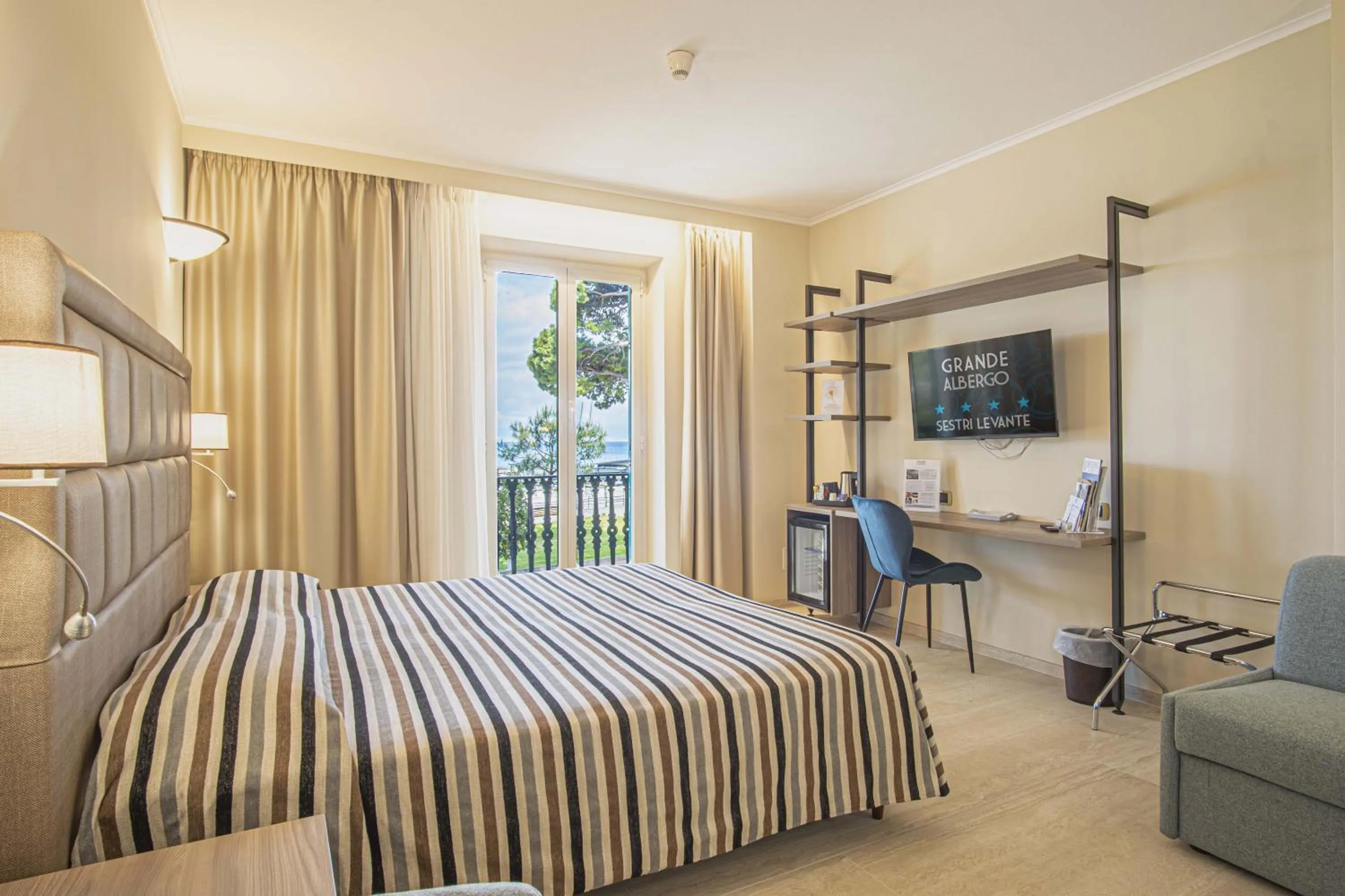 Bed in Grande Albergo