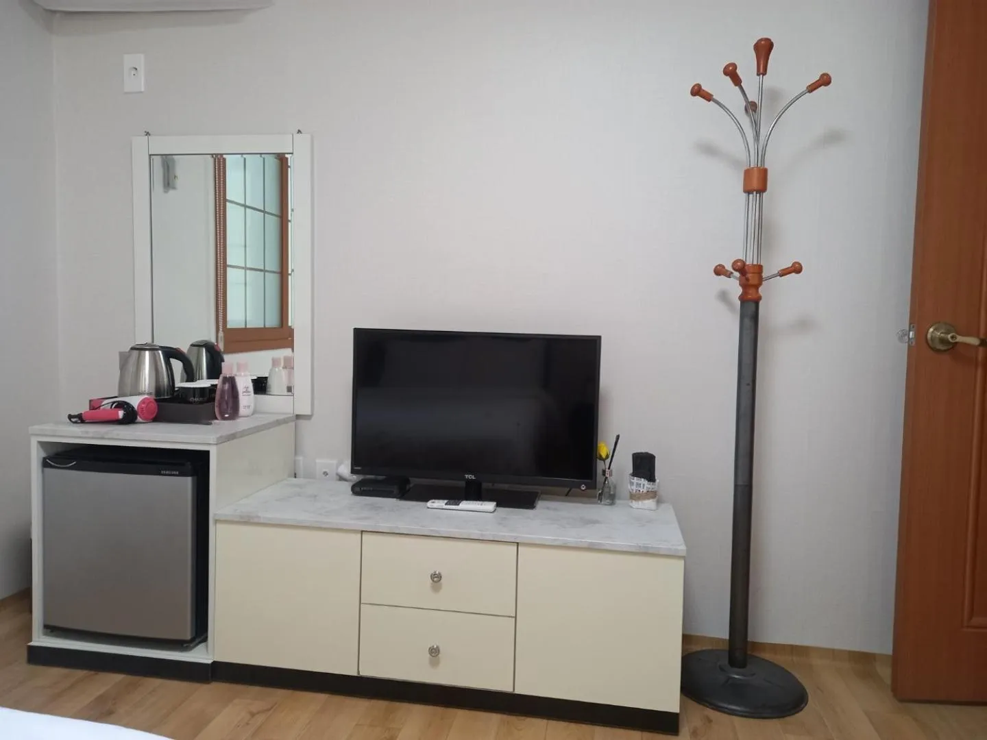 Photo of the whole room in Charlie Hotel Jeju