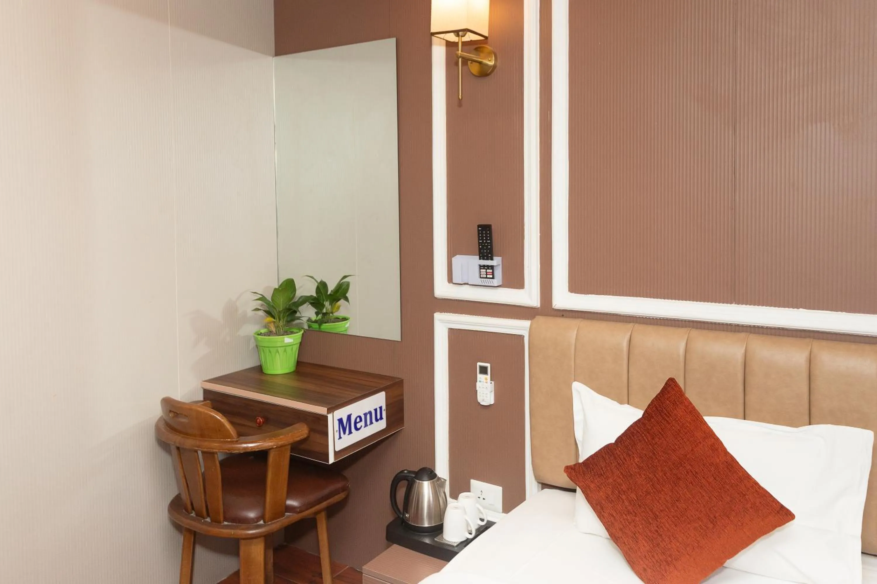 Bedroom, Bed in Hotel Airport Deepshree