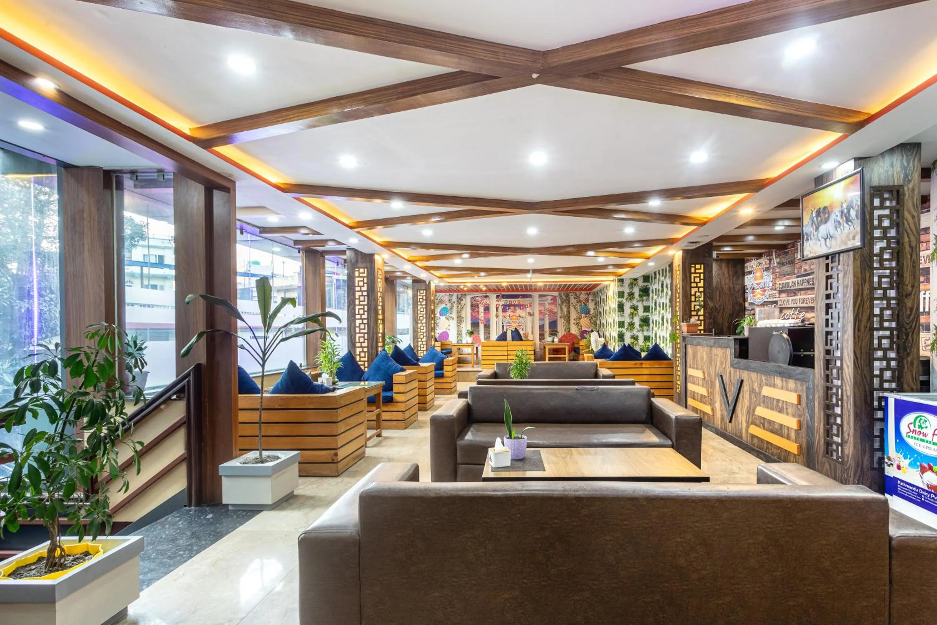 Restaurant/places to eat in Hotel Airport Deepshree