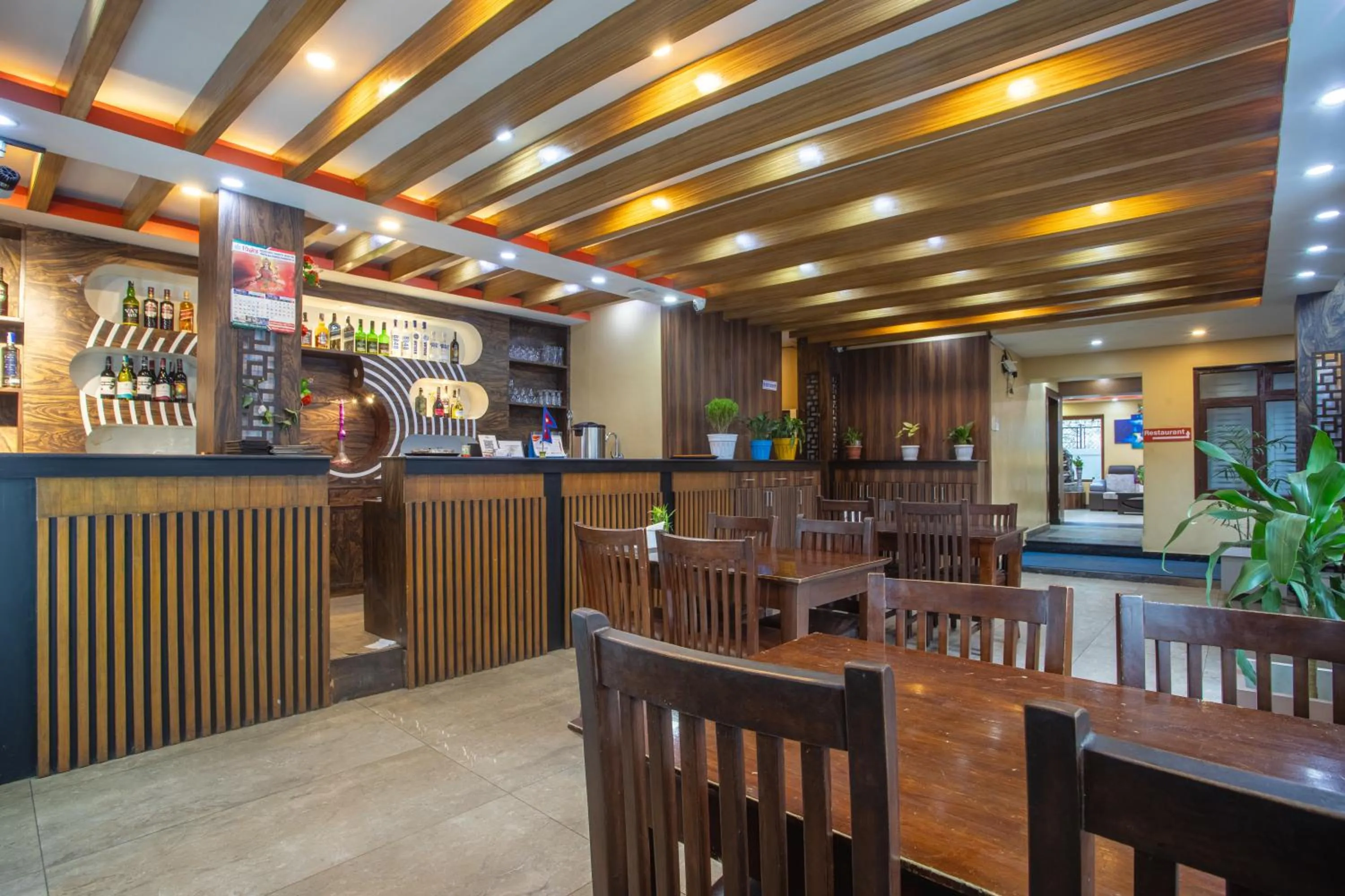 Restaurant/places to eat in Hotel Airport Deepshree