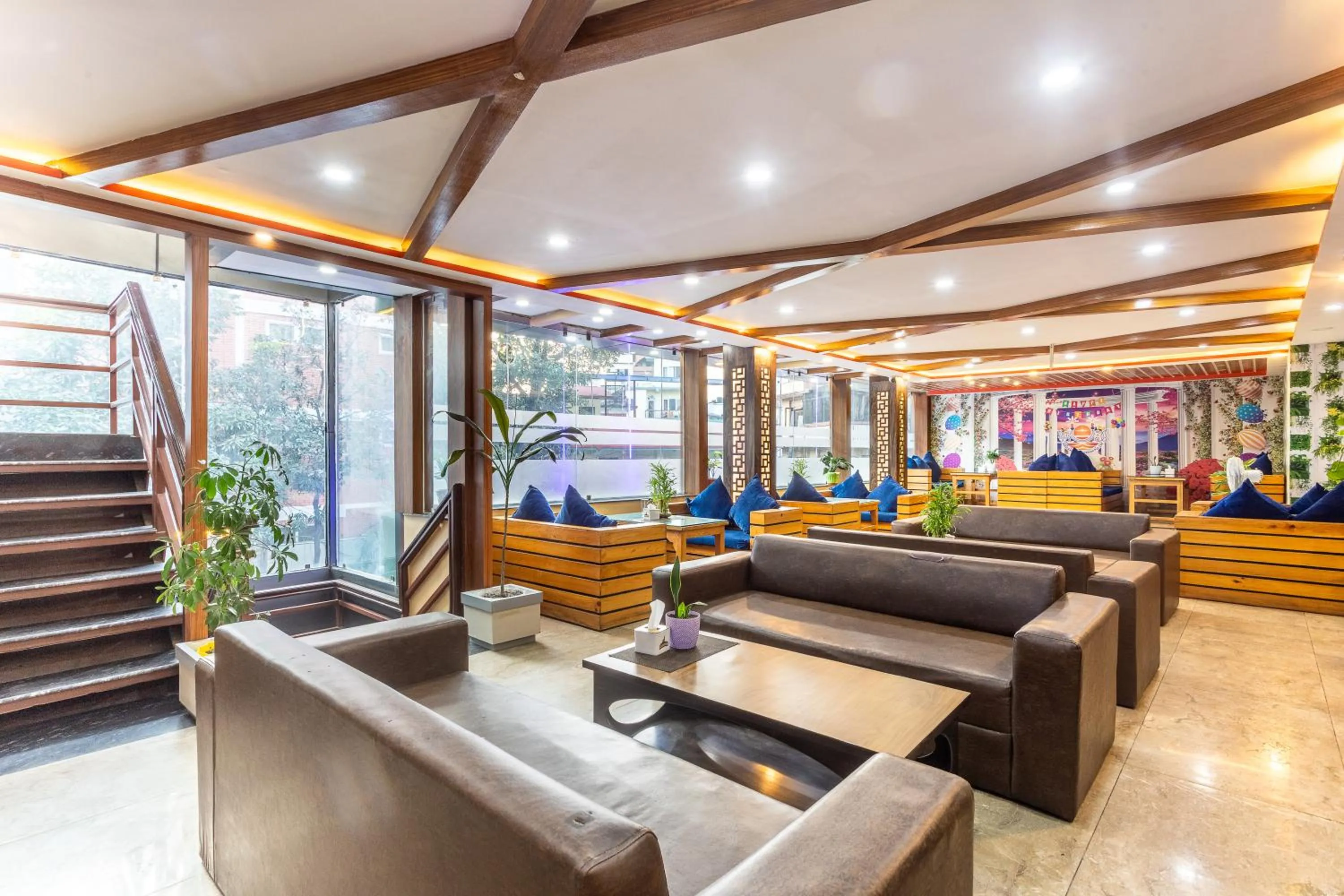 Restaurant/places to eat in Hotel Airport Deepshree