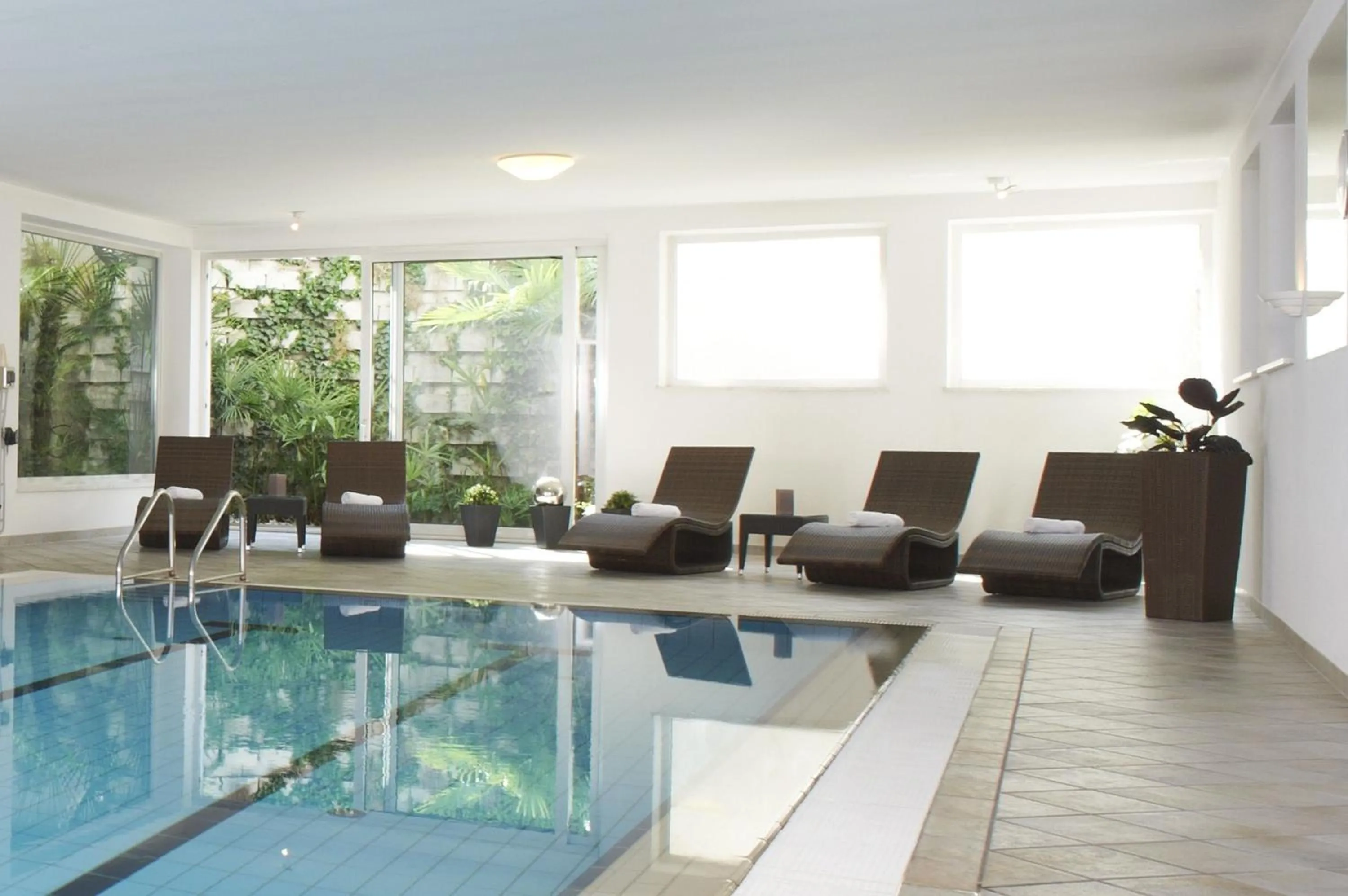 Swimming pool in Hotel Ladurner