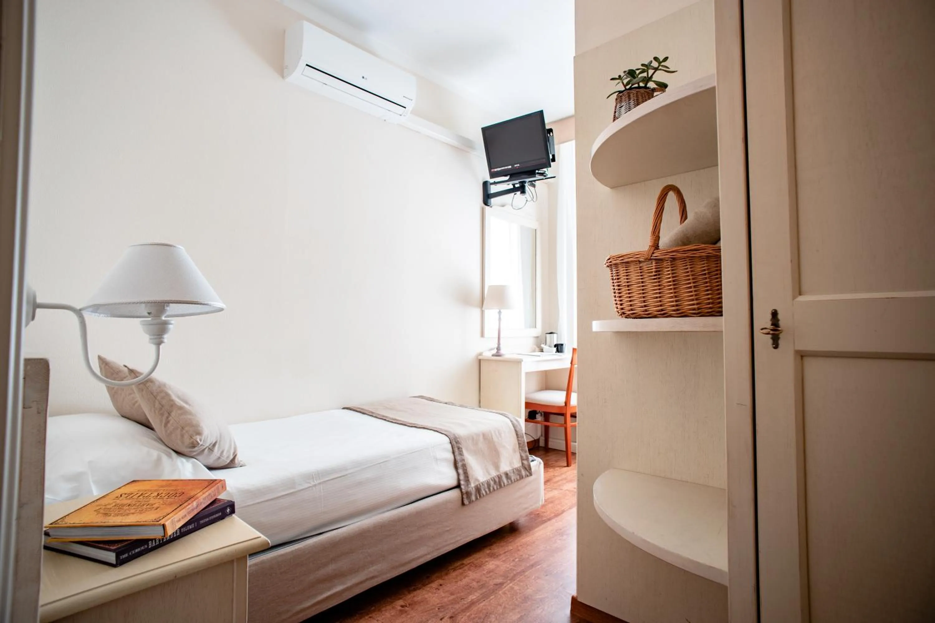 Photo of the whole room, Bed in Hotel Villa Aurora