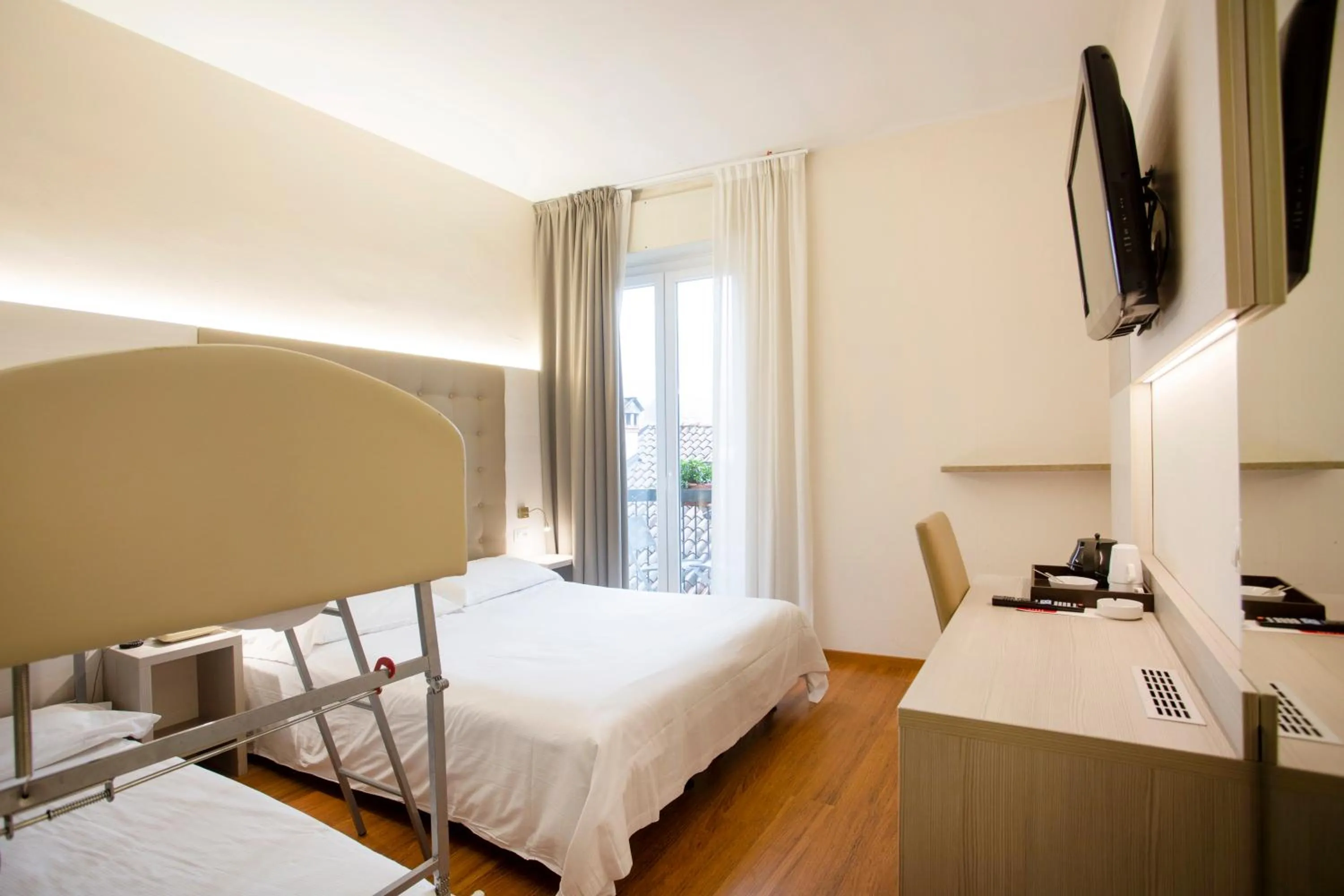 Bedroom, Bed in Primavera