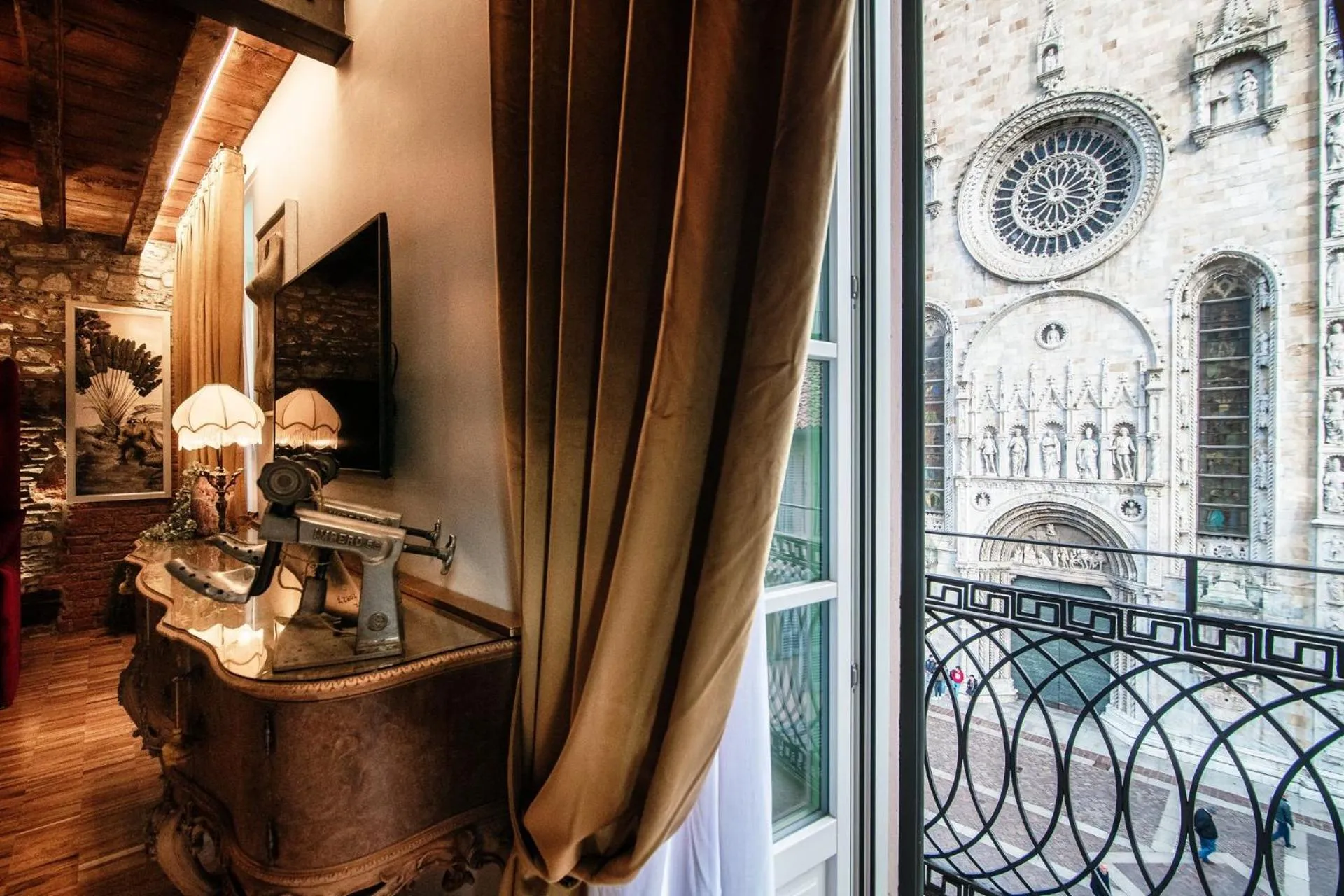 City view in Aurum - Como Luxury Suites