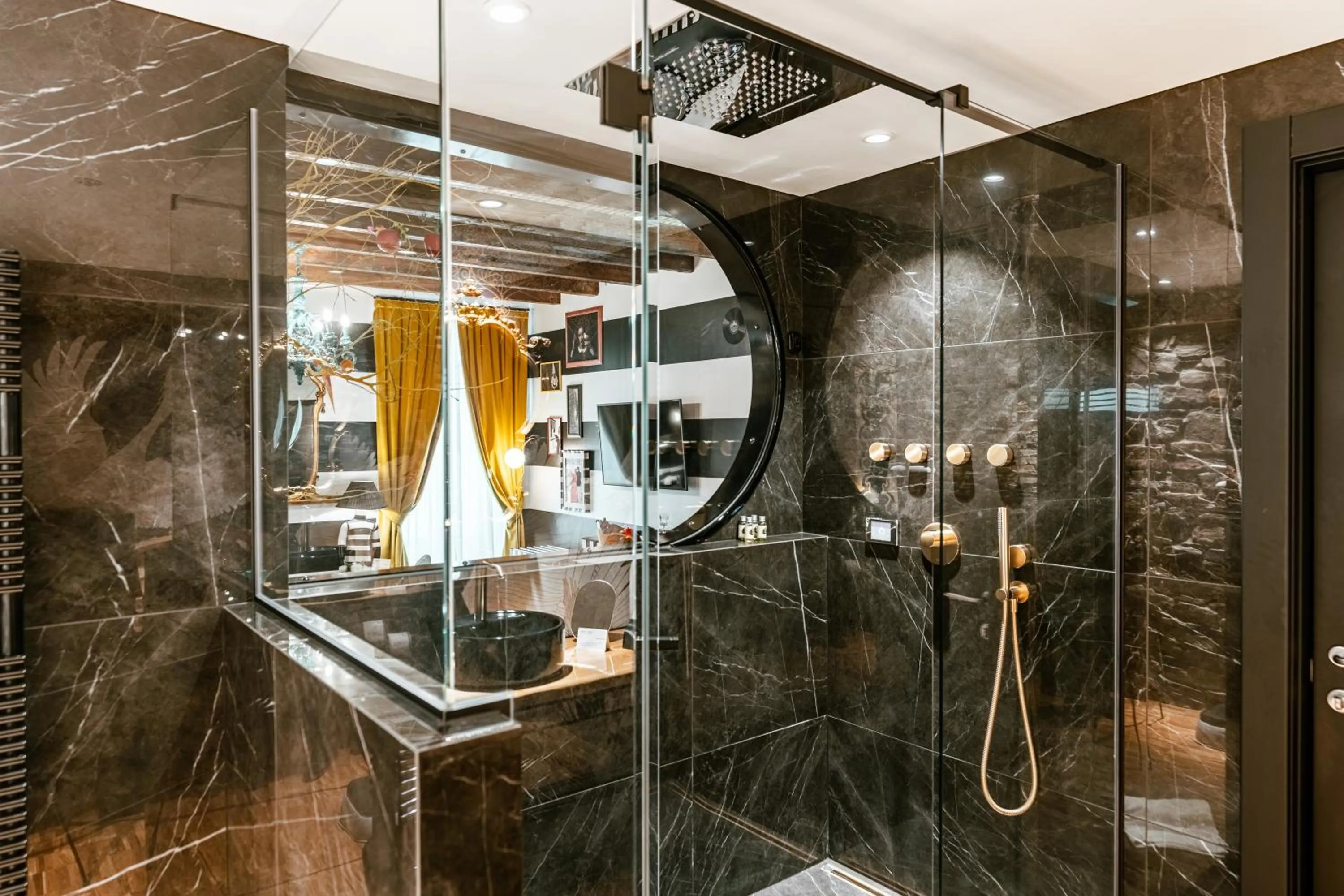 Aurum - Como Luxury Suites