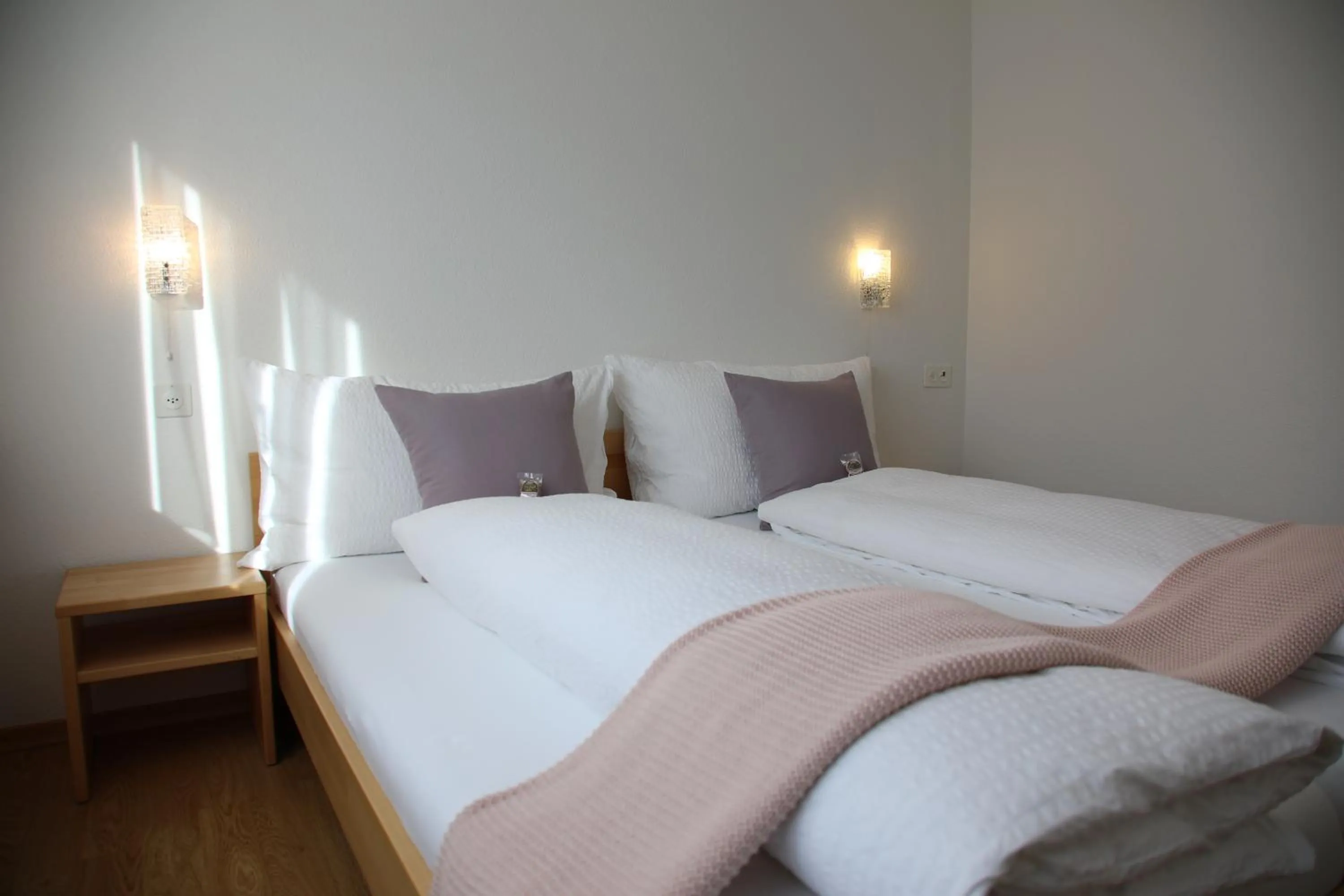 Property building, Bed in Hotel B&B Stossplatz anytime and easy self Check-in