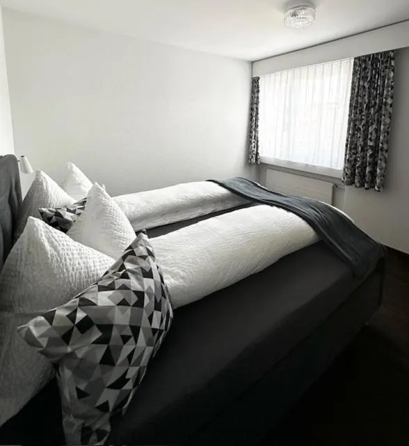 Bed in Hotel B&B Stossplatz anytime and easy self Check-in