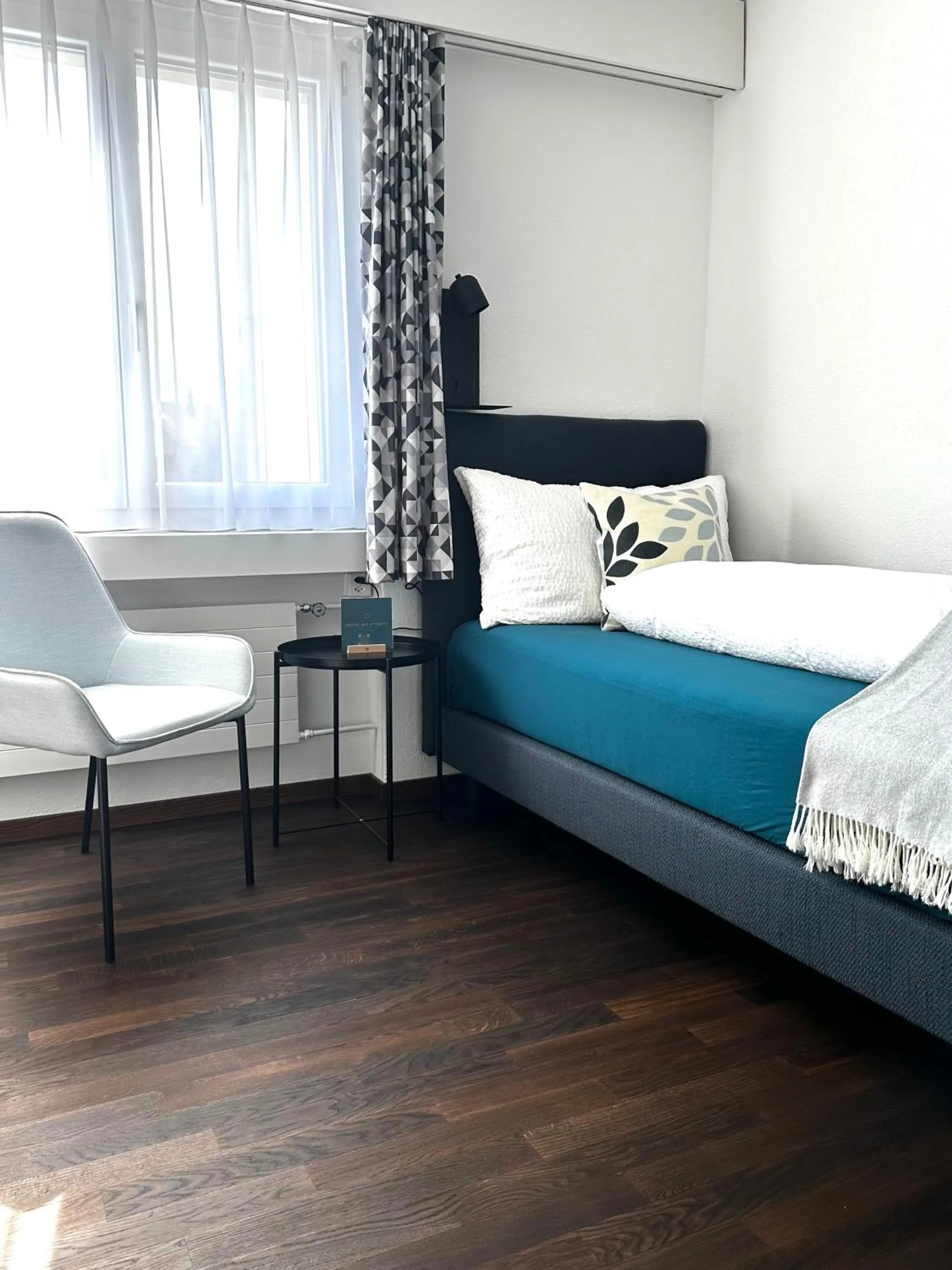 Bed in Hotel B&B Stossplatz anytime and easy self Check-in