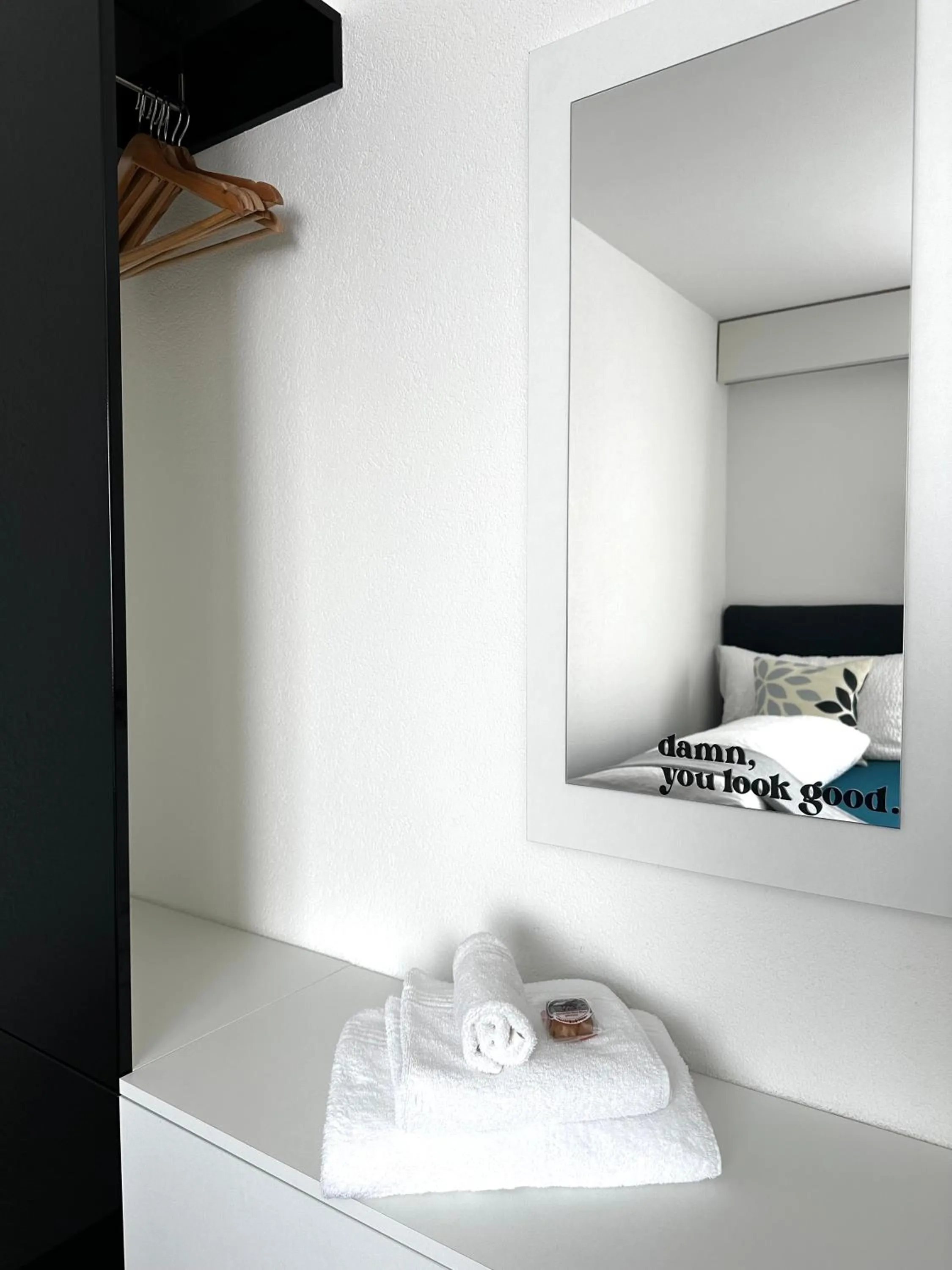 Hotel B&B Stossplatz anytime and easy self Check-in