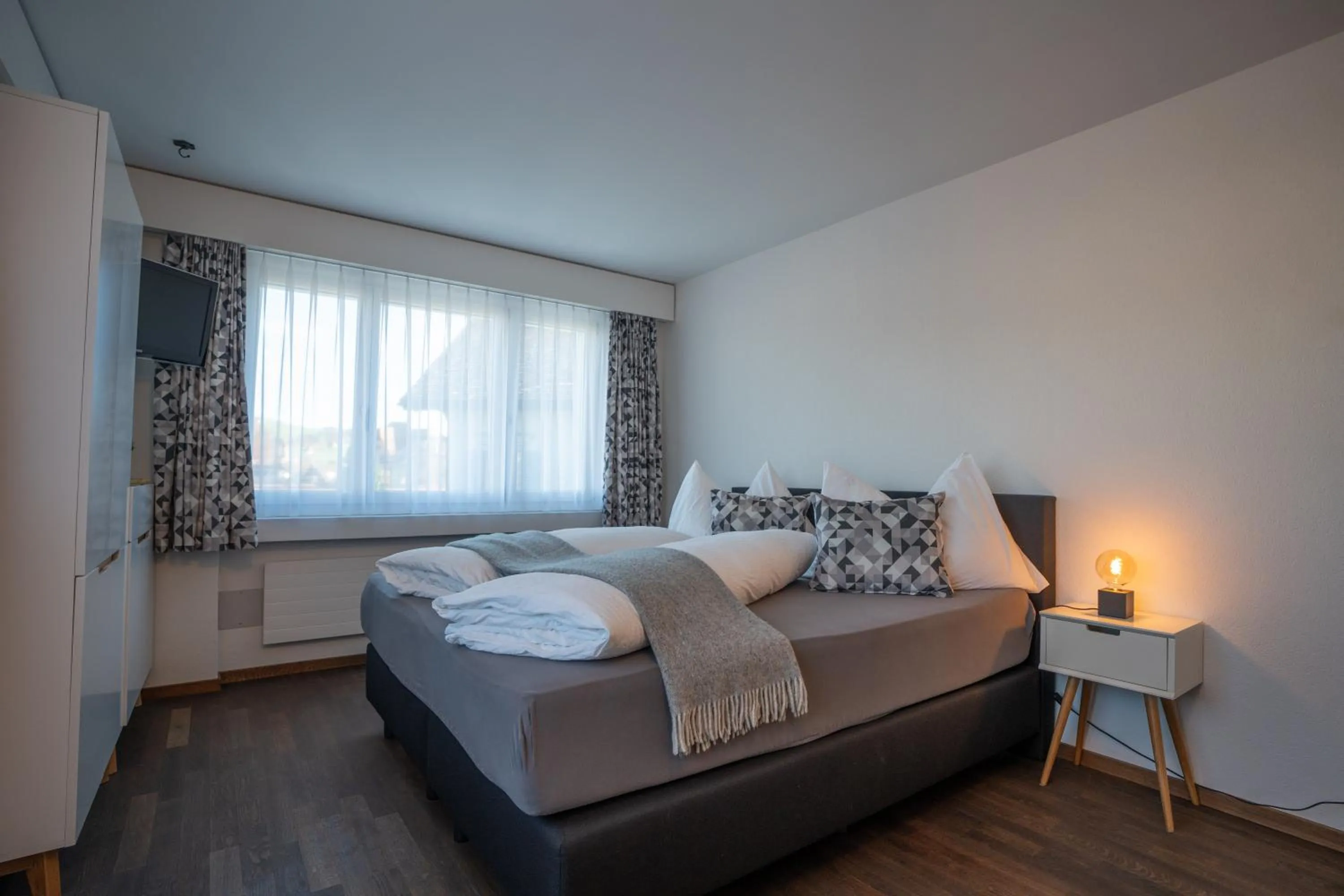 Bed in Hotel B&B Stossplatz anytime and easy self Check-in