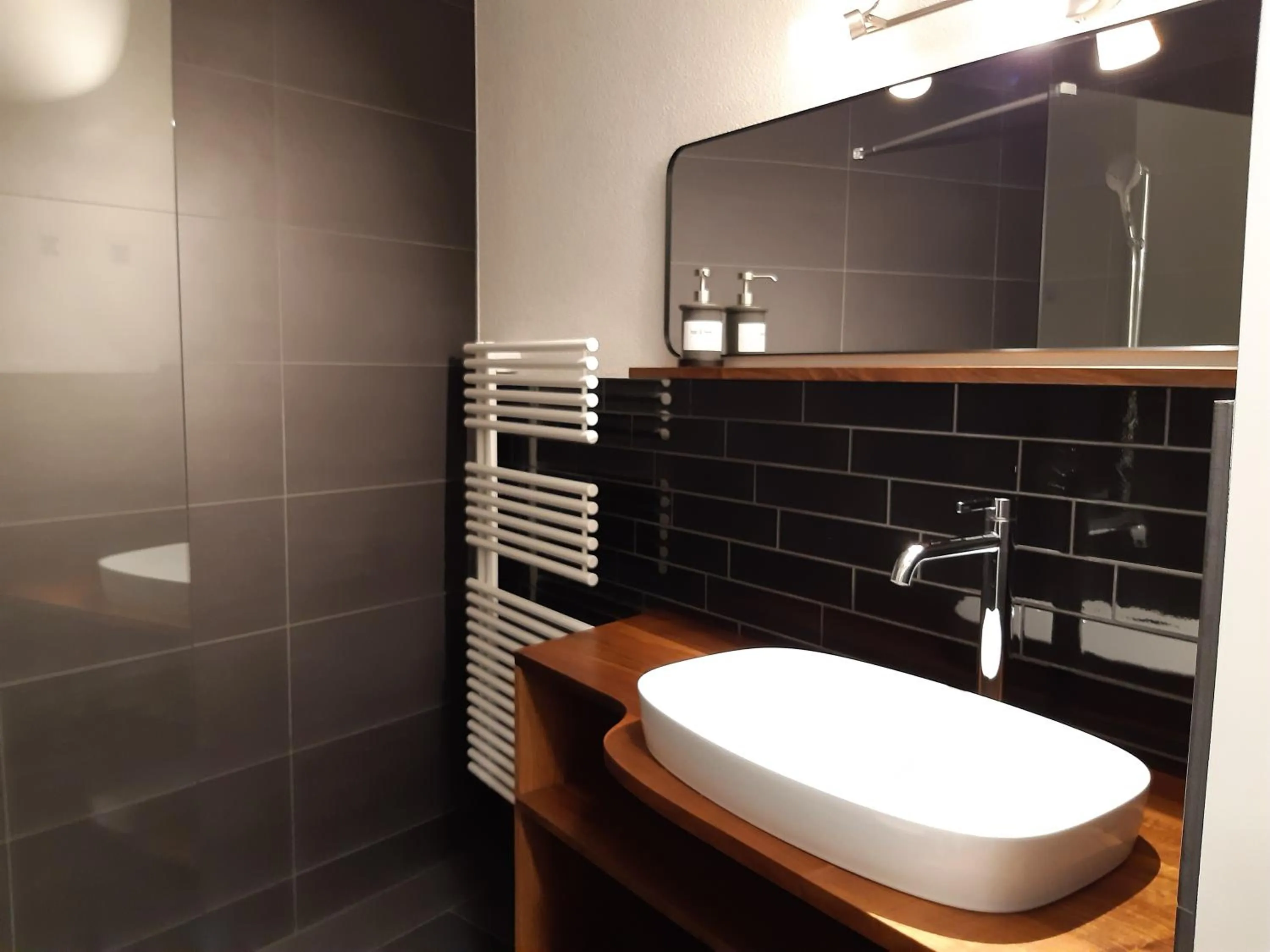 Hotel B&B Stossplatz anytime and easy self Check-in