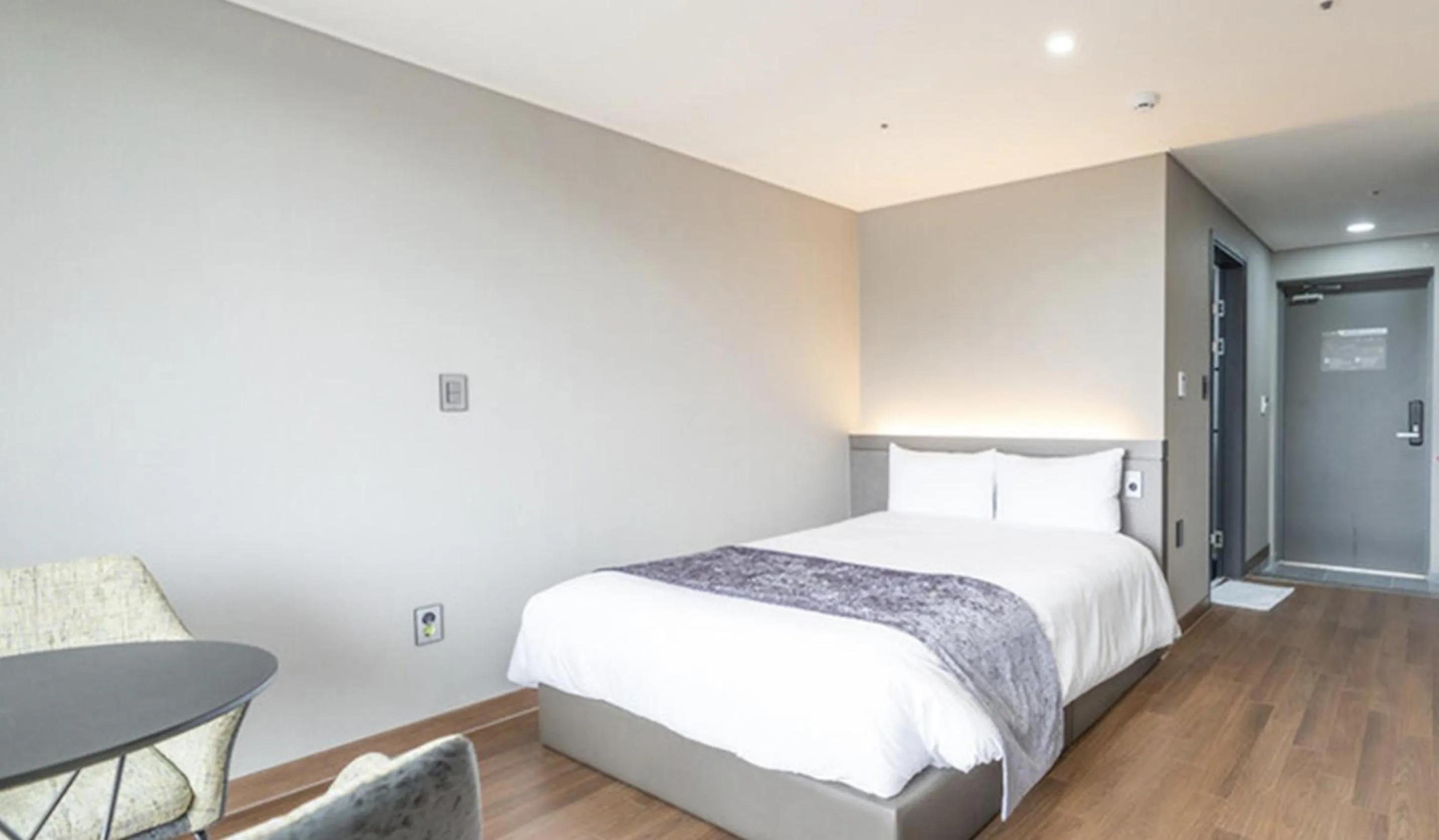 Bed in Sanbangsan Hotel