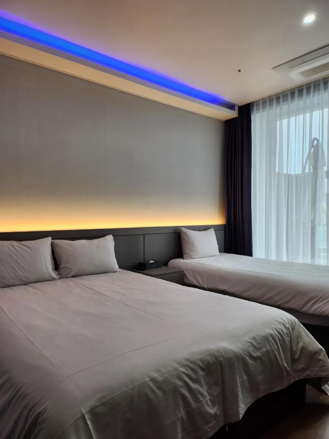 Bed in Sanbangsan Hotel