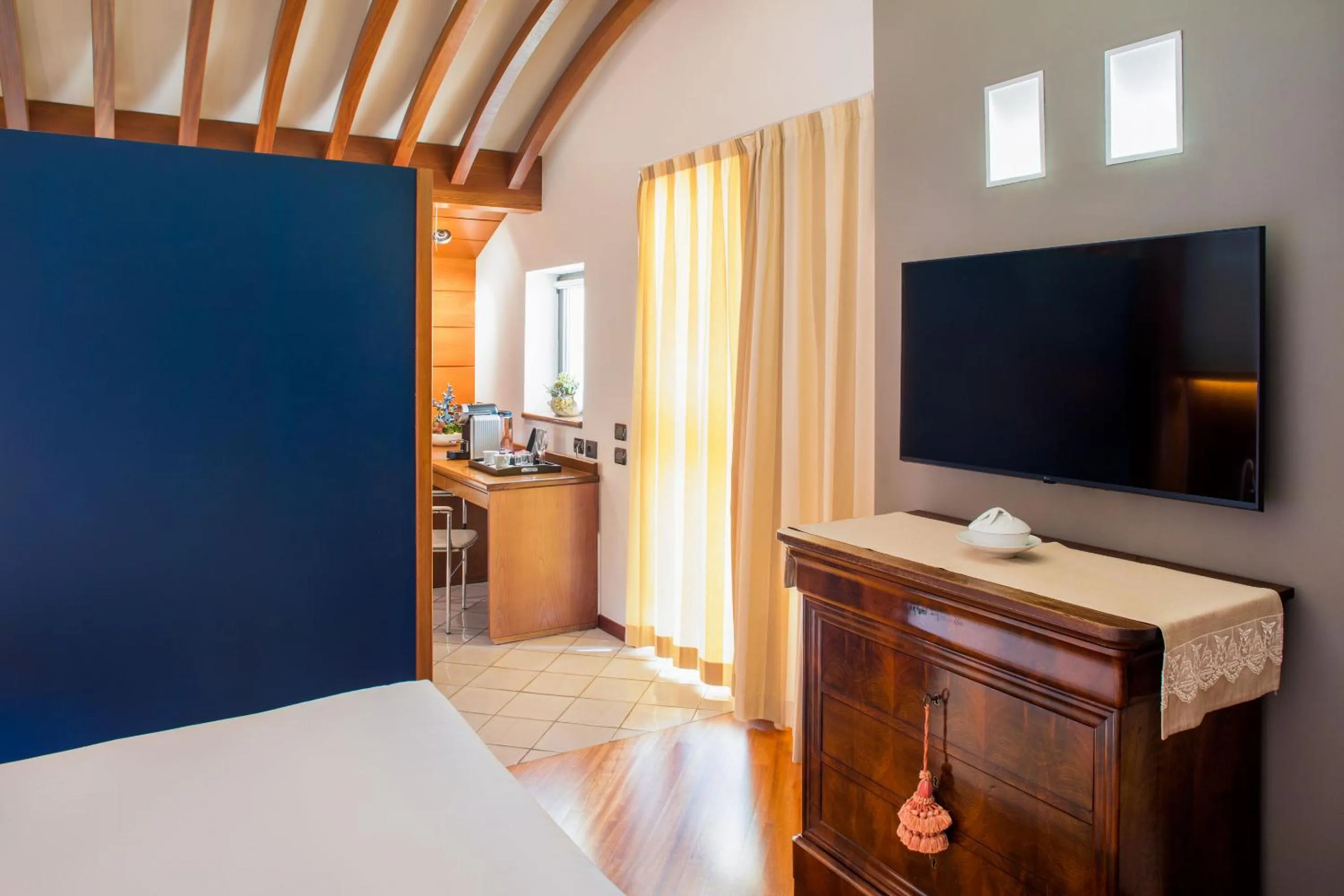 TV and multimedia, Bed in Grand Hotel Diana Majestic