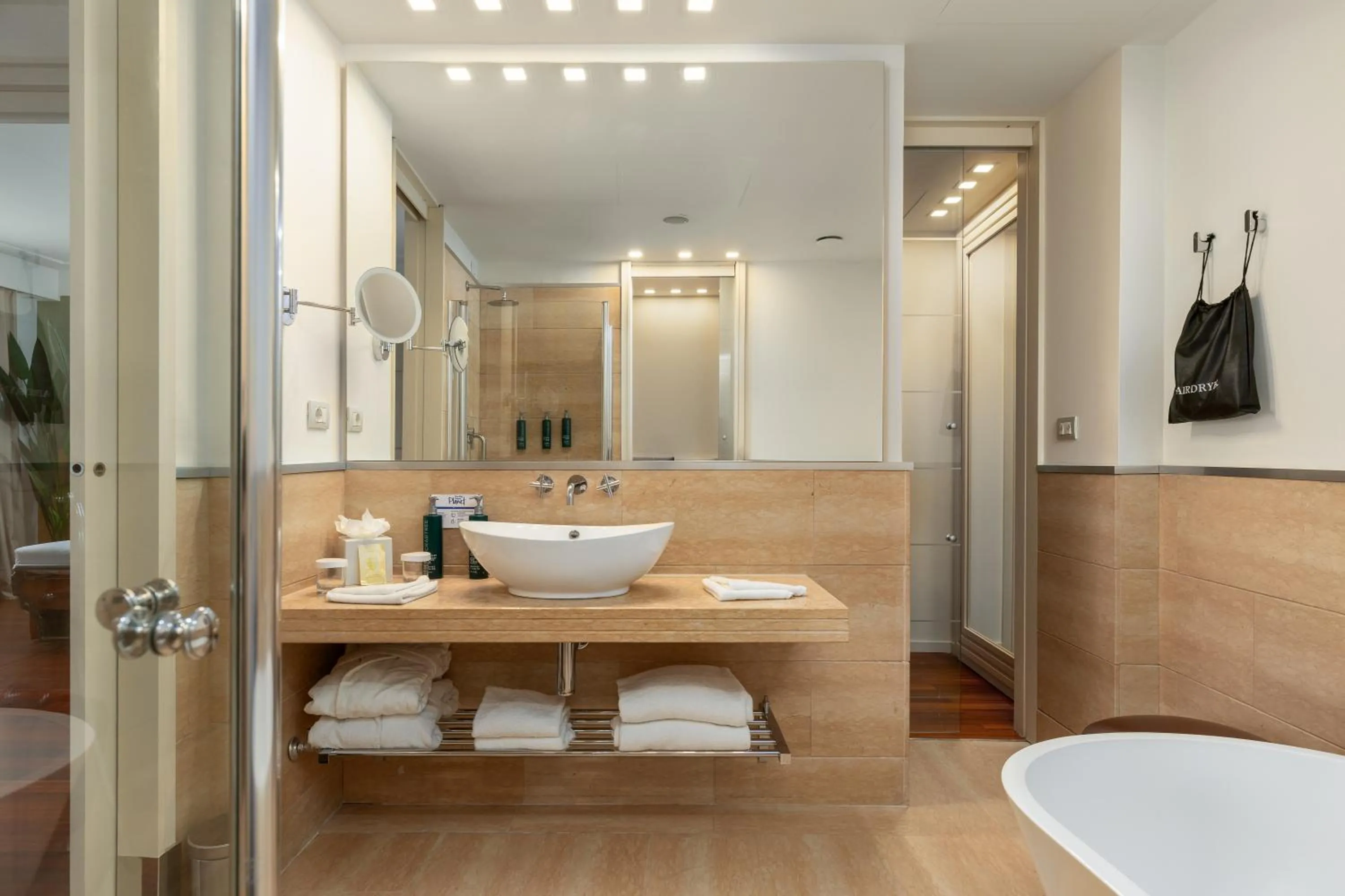 Bathroom in DoubleTree by Hilton Florence Metropole