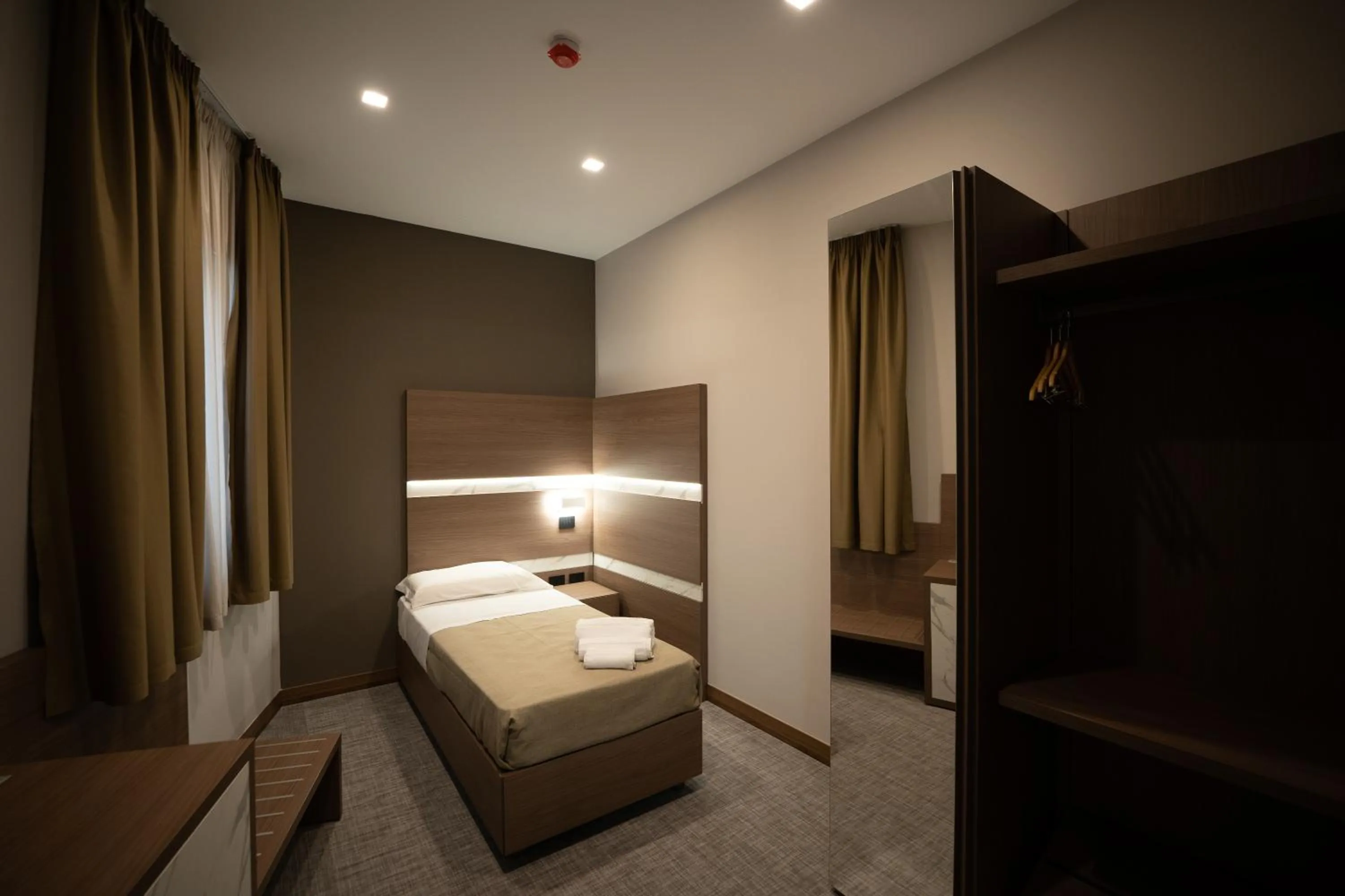 Photo of the whole room, Bed in Building Hotel