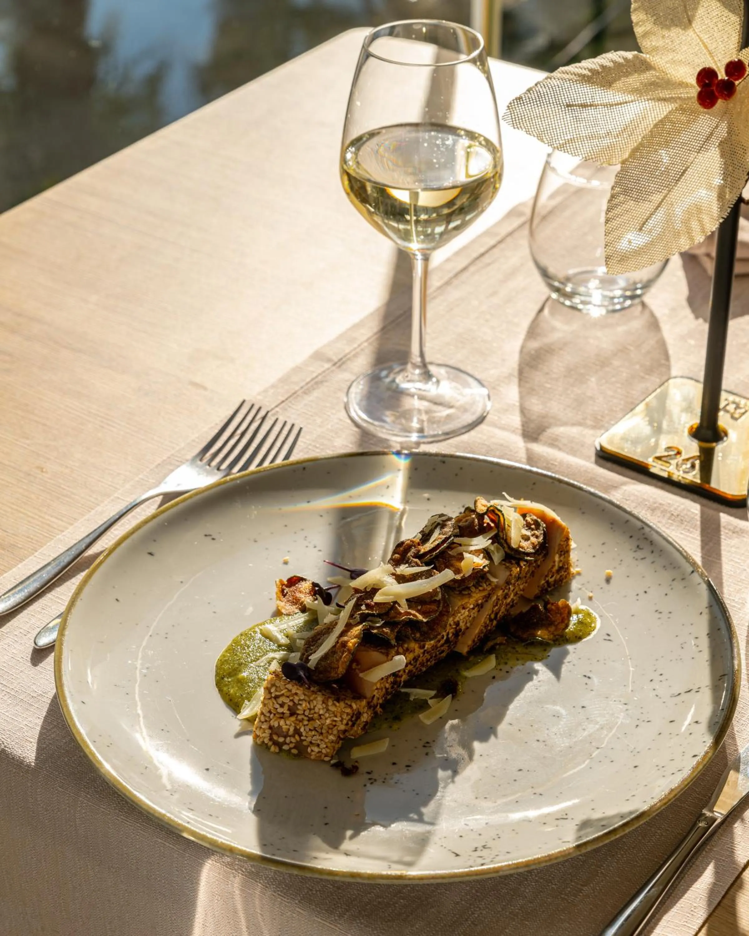 Restaurant/places to eat in Building Hotel