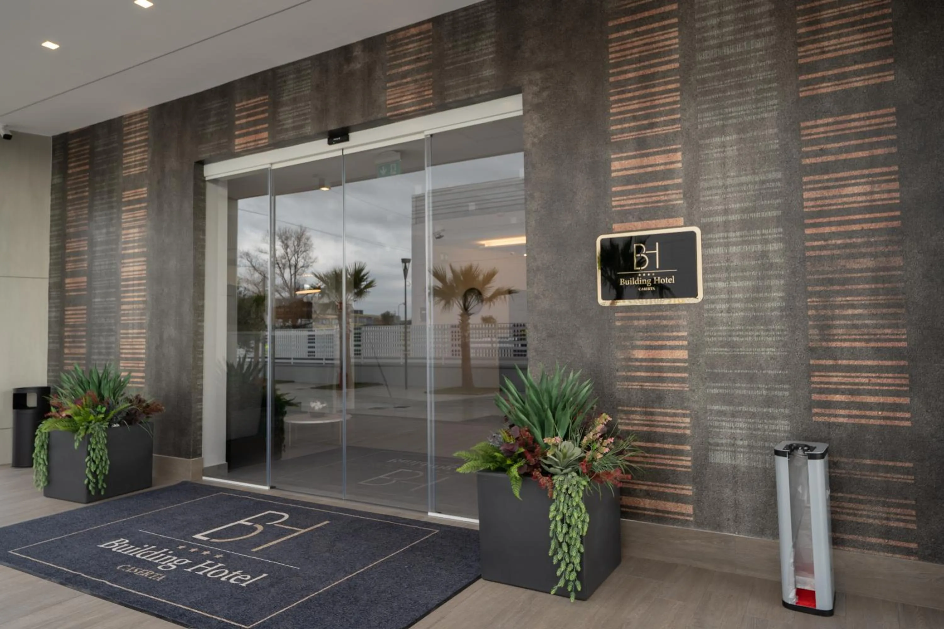 Facade/entrance in Building Hotel