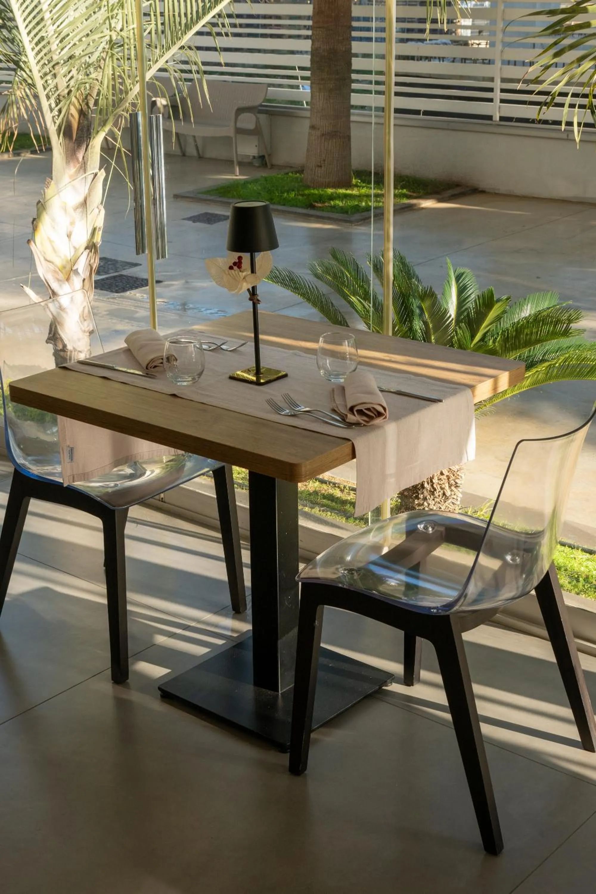 Restaurant/places to eat in Building Hotel