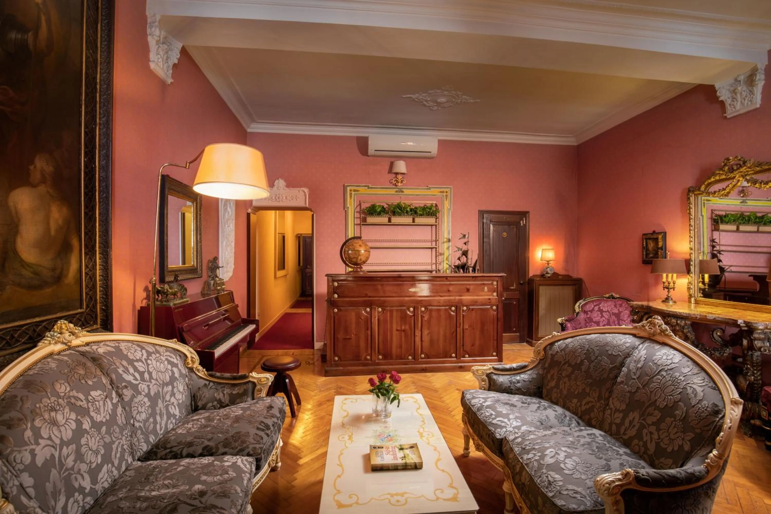 Property building in Residenza Frattina