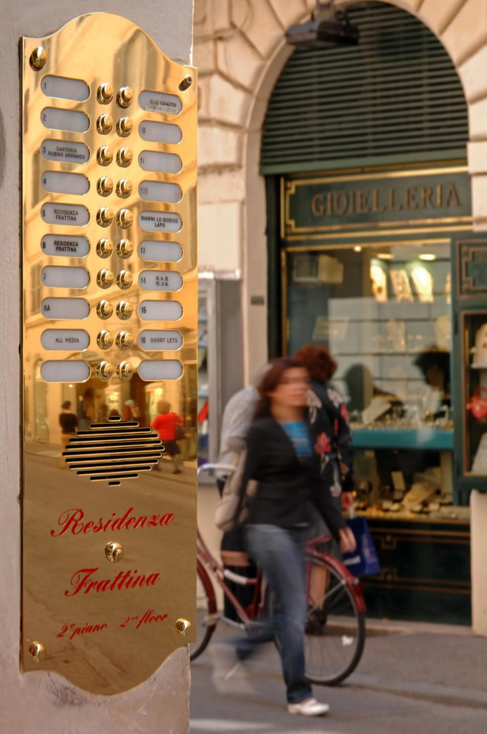 Facade/entrance in Residenza Frattina