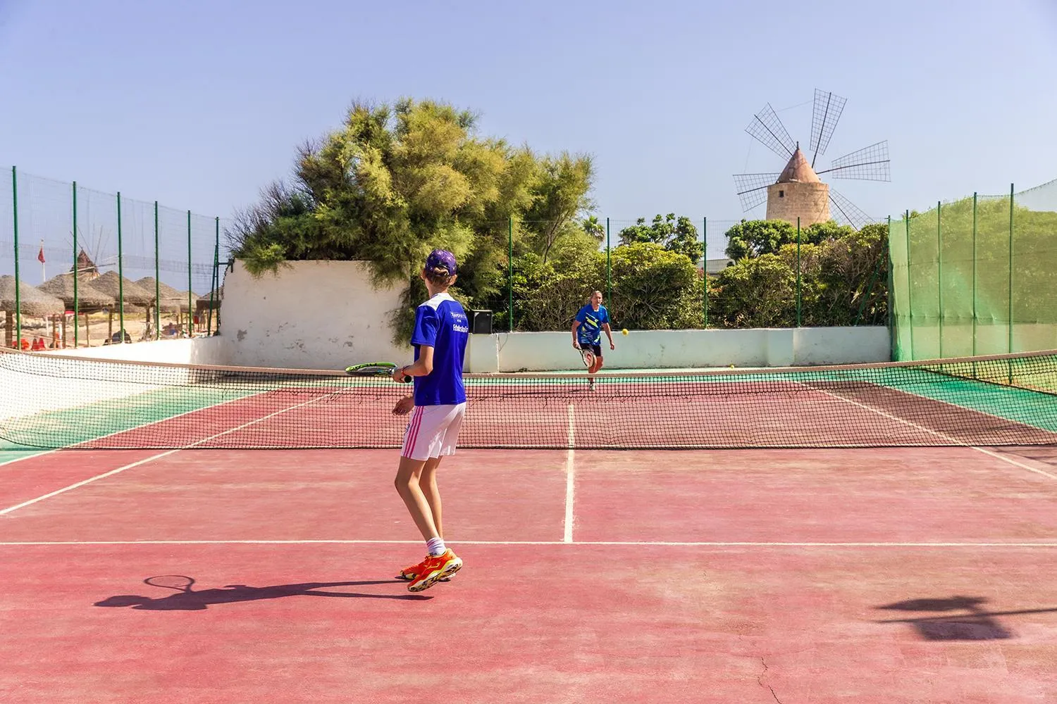 Tennis court in Baia dei Mulini Resort & Spa