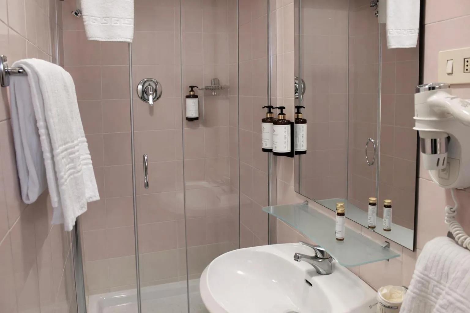 Bathroom in Phi Hotel Ambra