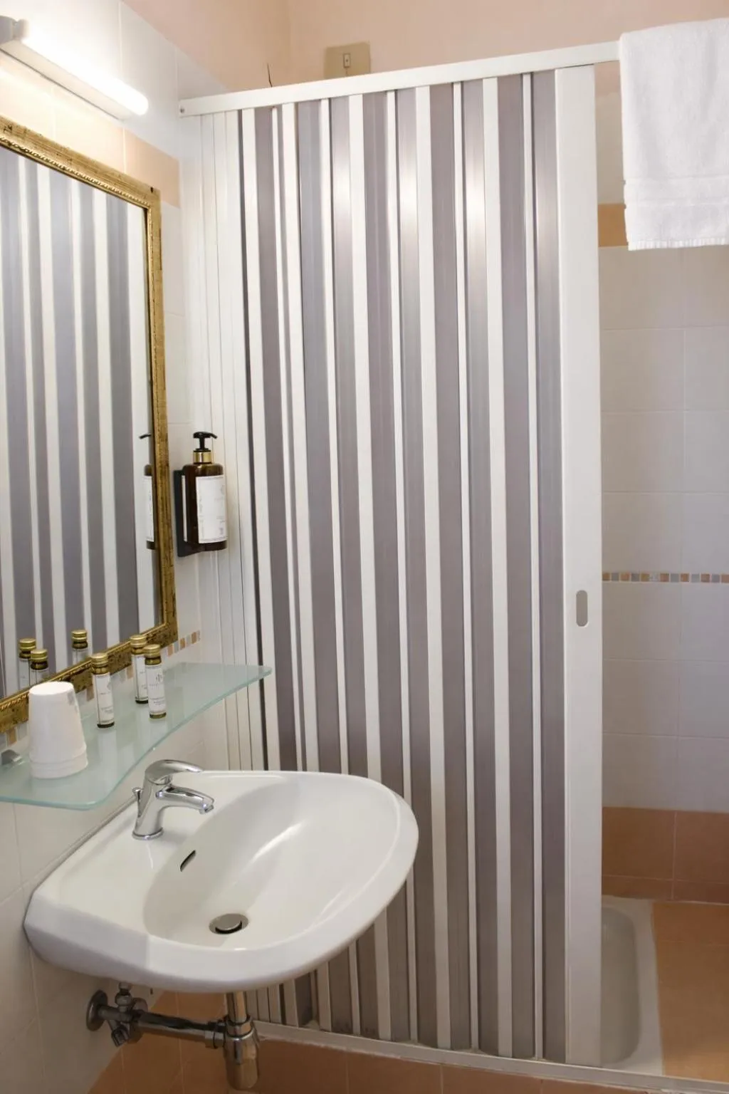 Bathroom in Phi Hotel Ambra