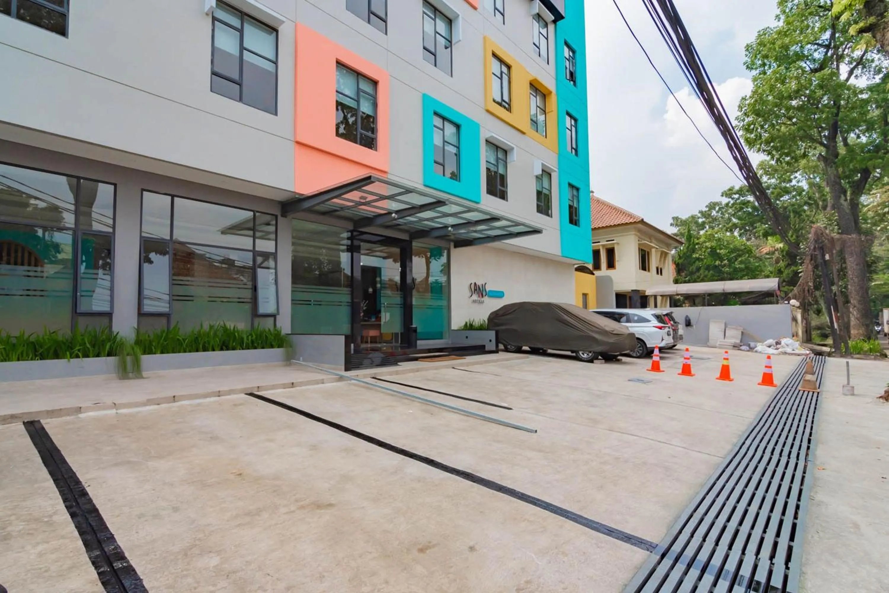 Property building in Sans Hotel Alexander Bandung