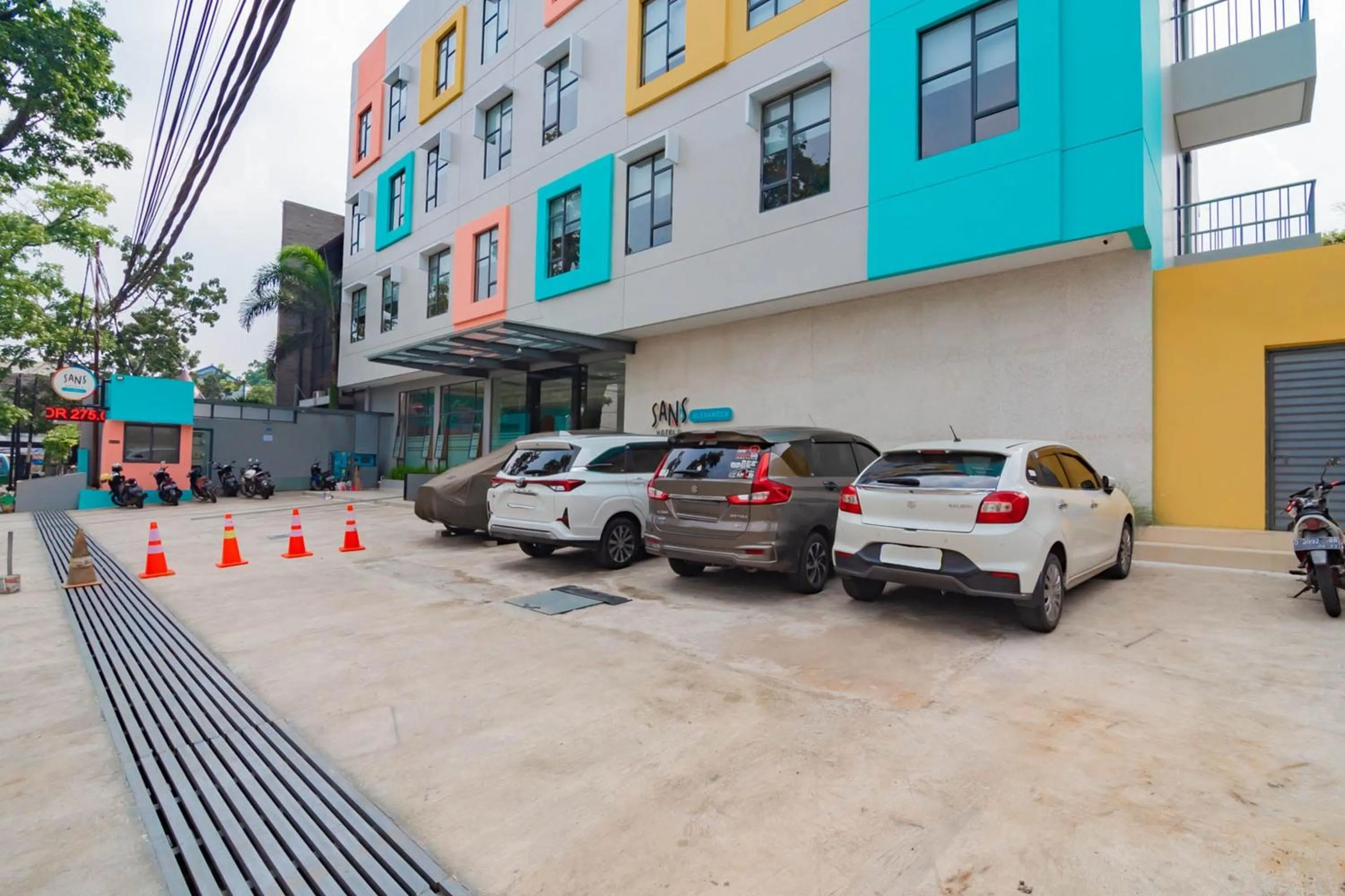 Property building in Sans Hotel Alexander Bandung