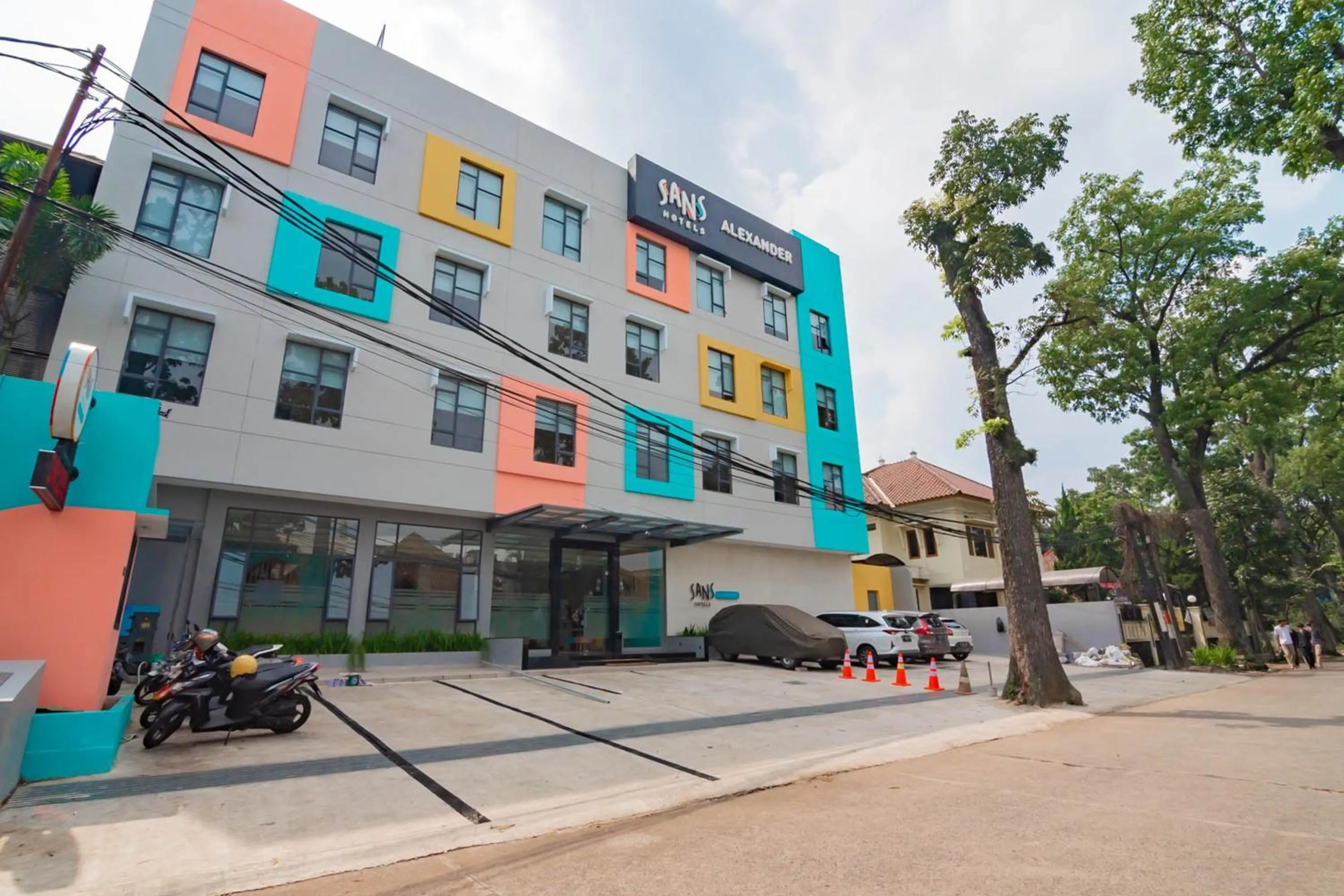 Property building in Sans Hotel Alexander Bandung