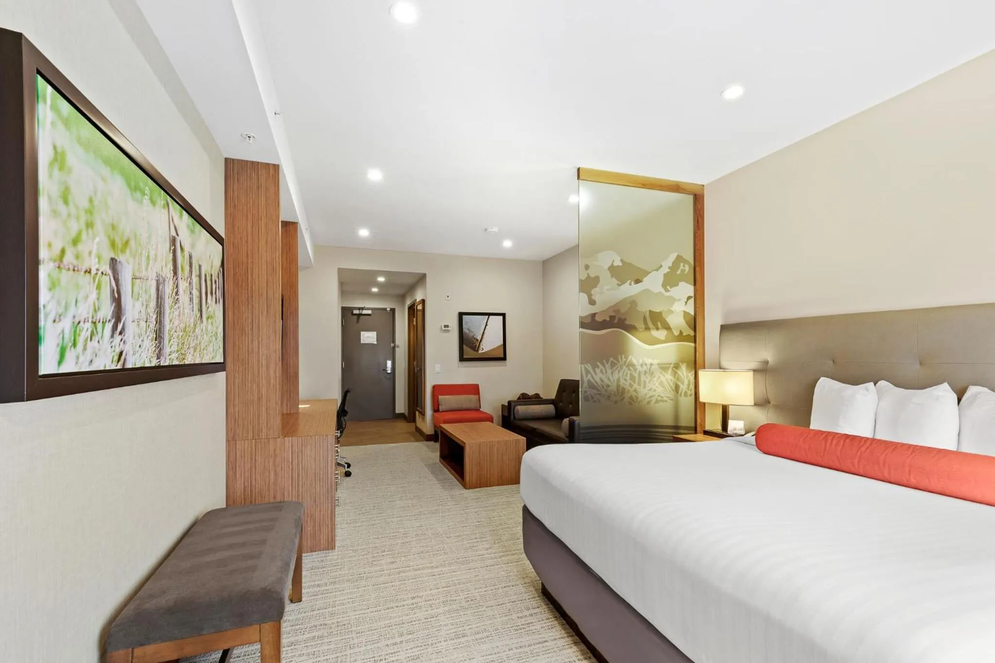 Bed in Mountain View Inn & Suites